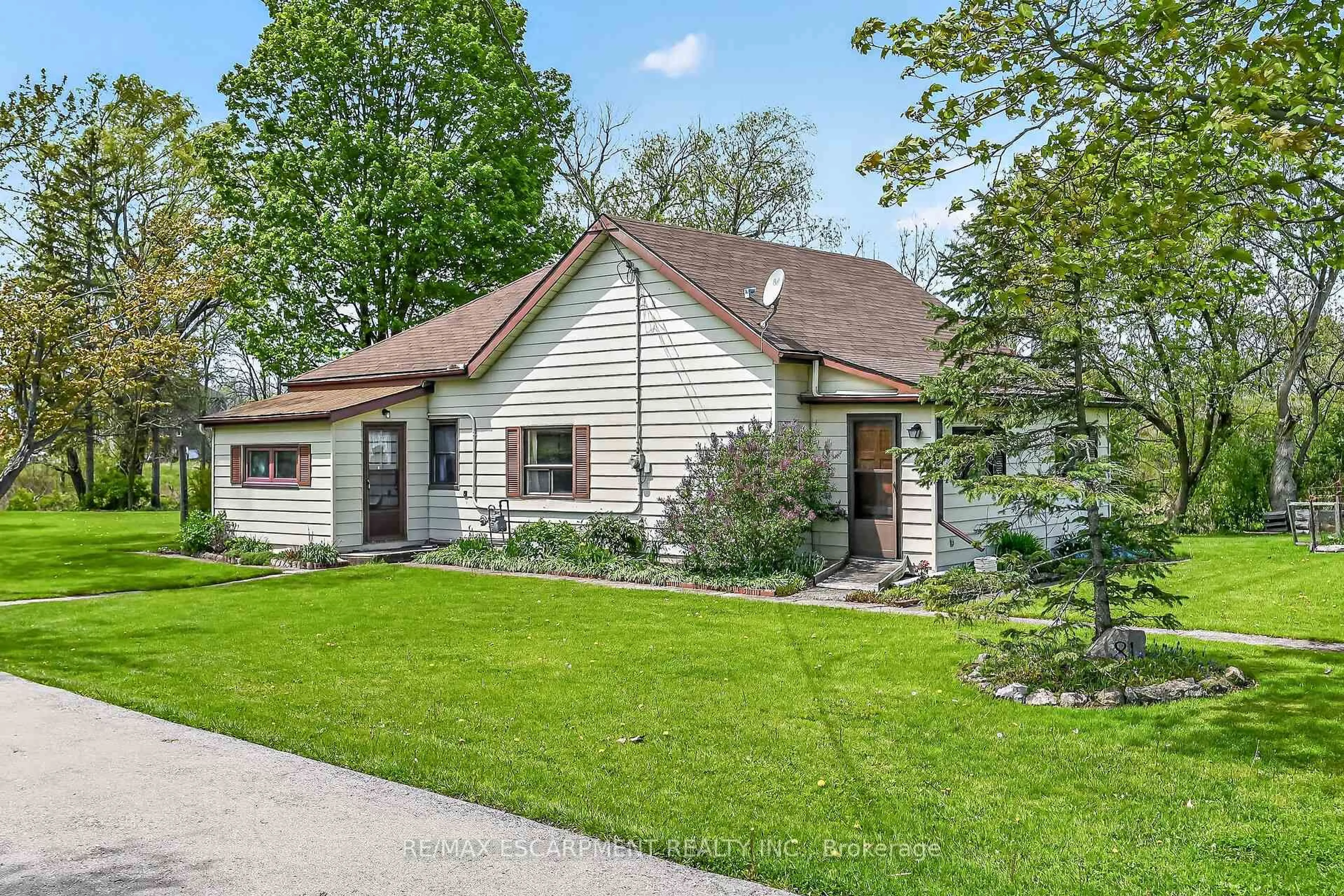 Home with vinyl exterior material, street for 81 Fishcarrier St, Haldimand Ontario N0A 1E0