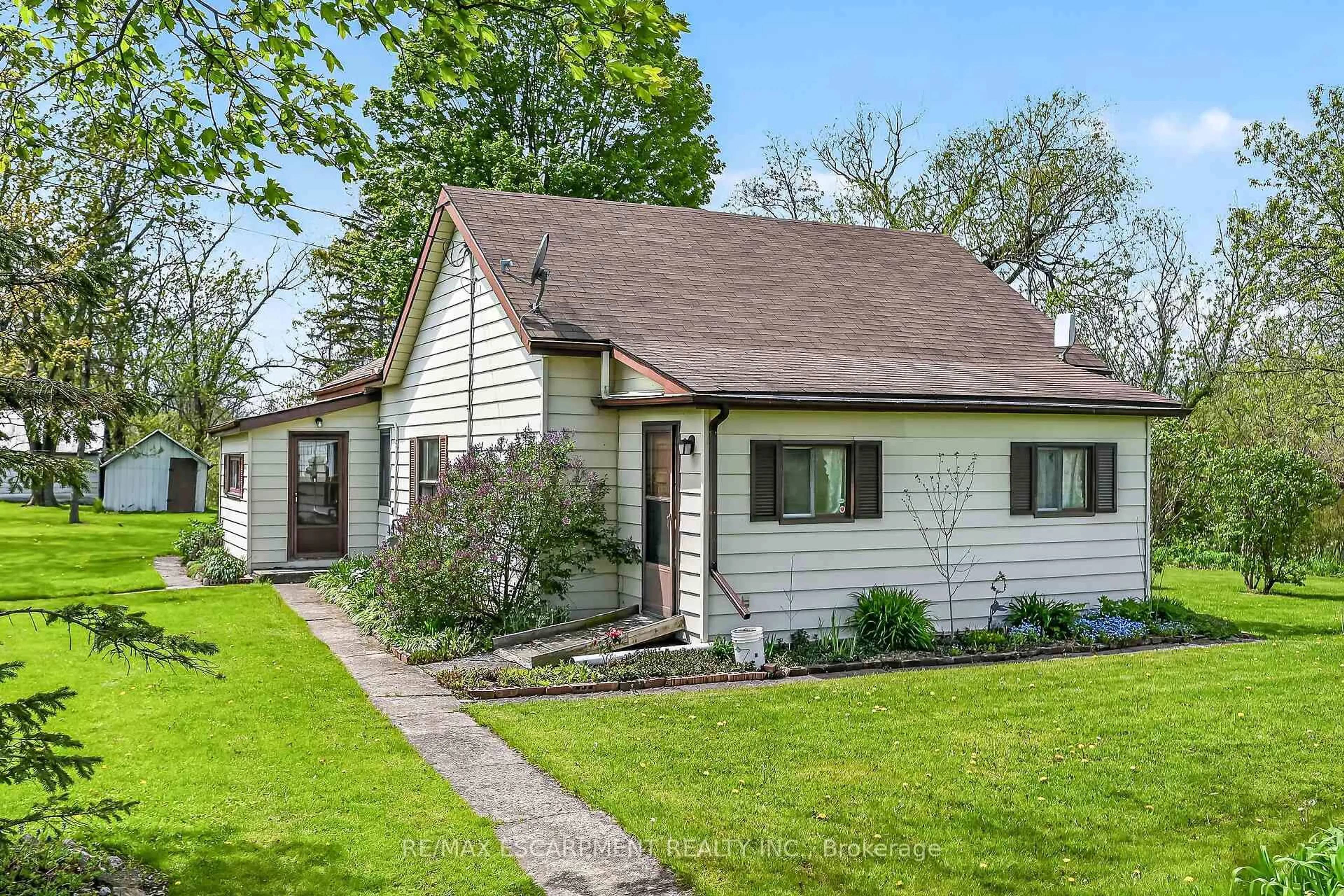 Home with vinyl exterior material, street for 81 Fishcarrier St, Haldimand Ontario N0A 1E0
