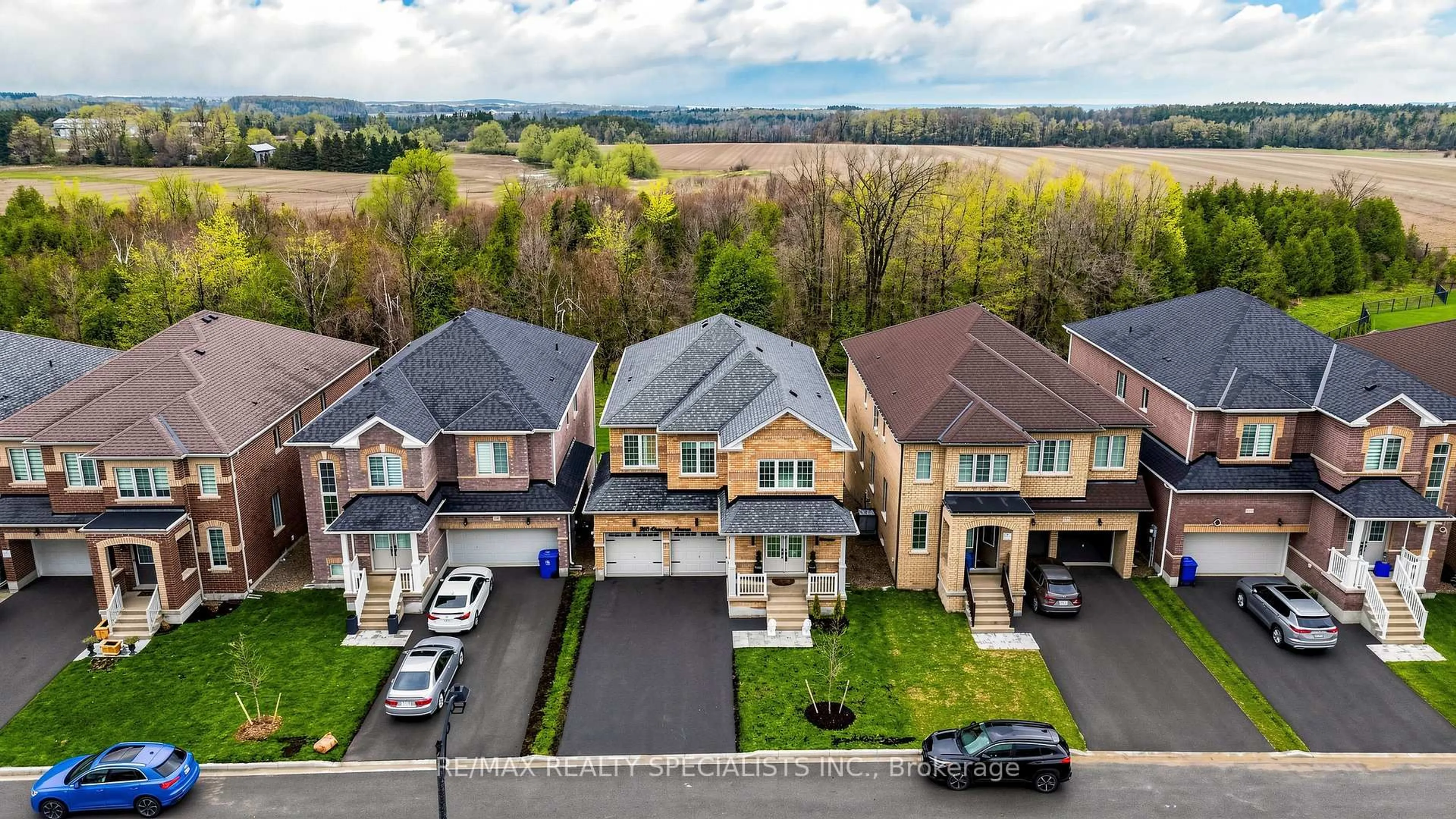 A pic from outside/outdoor area/front of a property/back of a property/a pic from drone, unknown for 250 Chippewa Ave, Shelburne Ontario L9V 3Y3