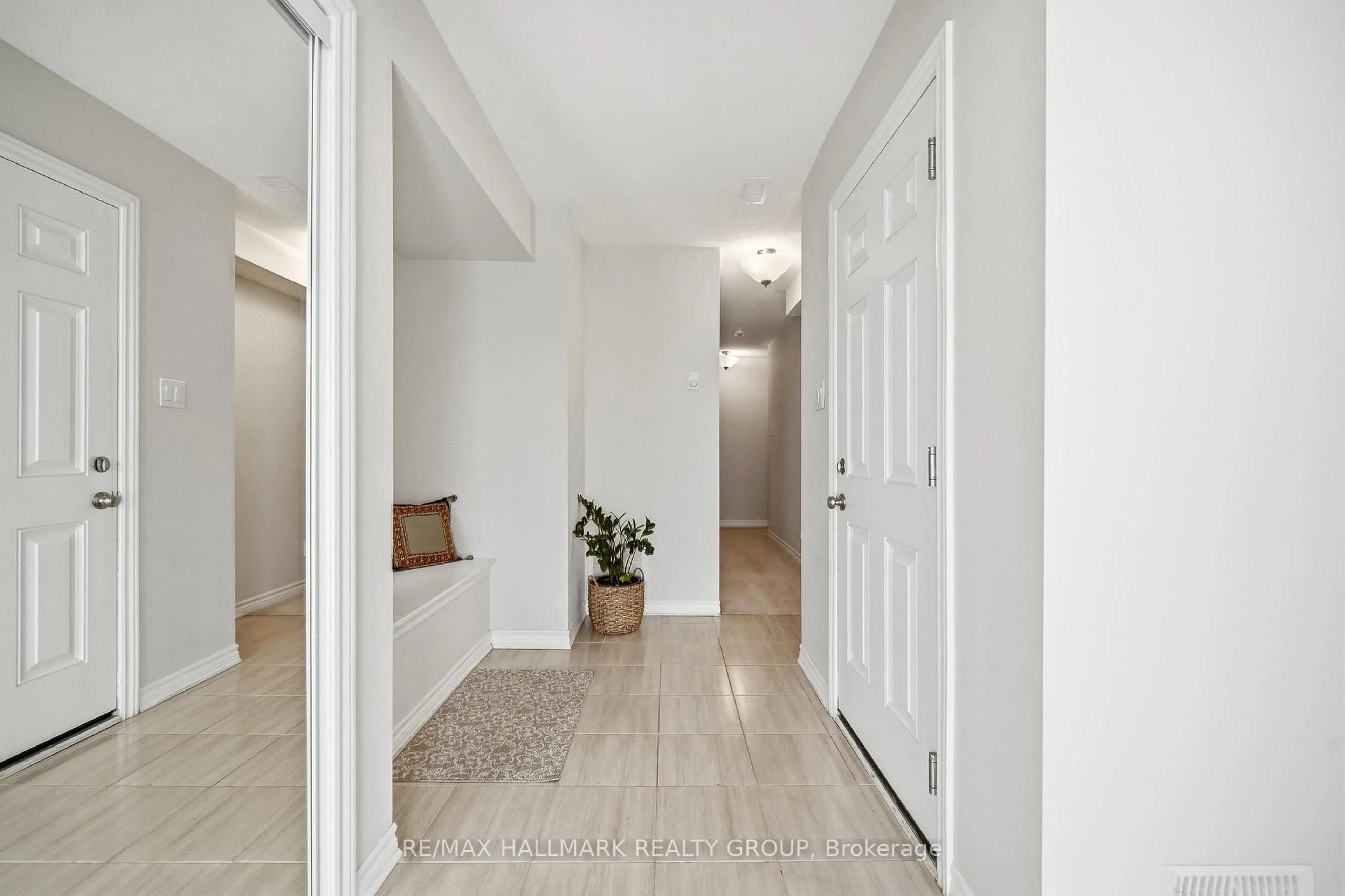 Indoor entryway for 224 Clintonia St, Ottawa Ontario K2V 0K6
