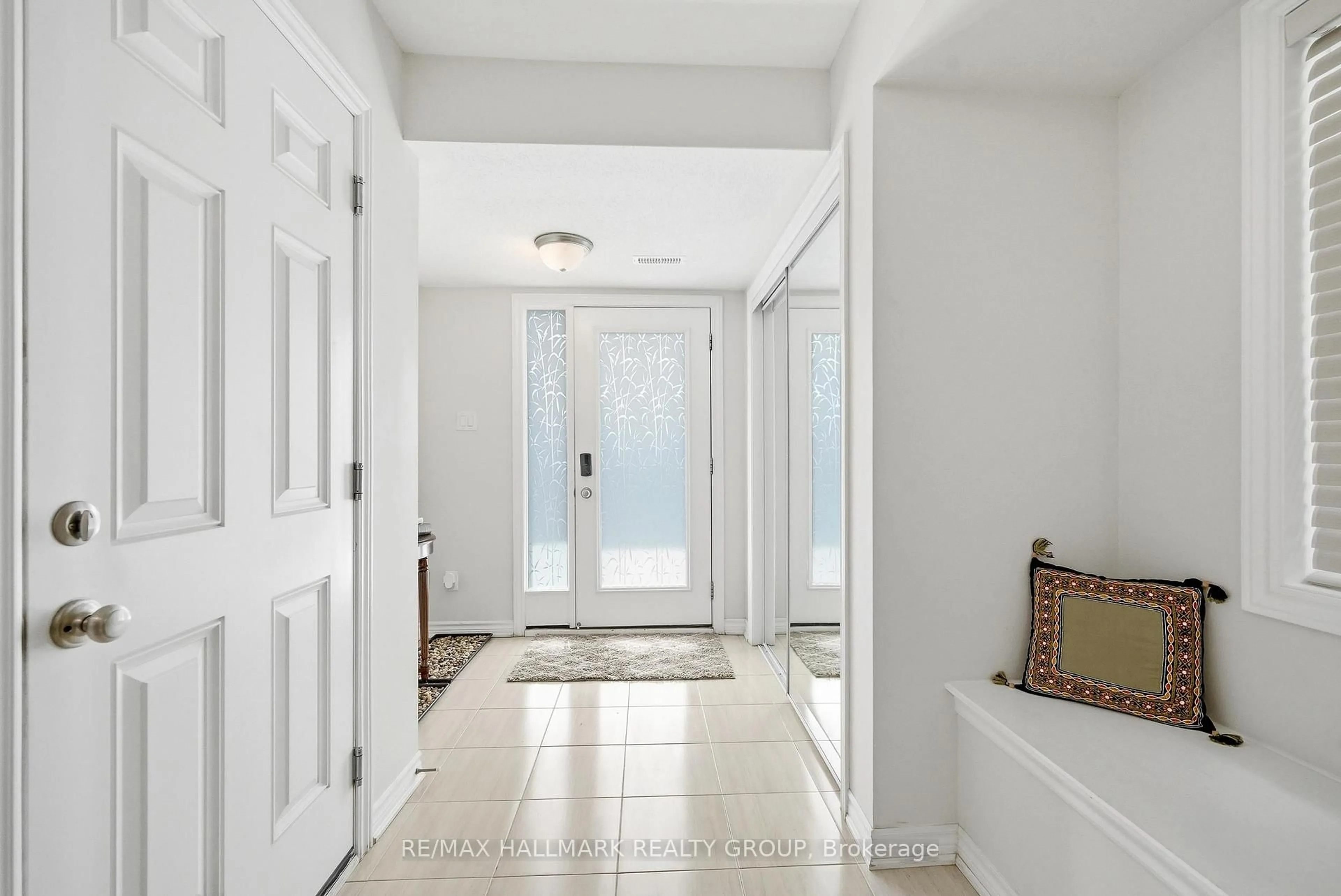 Indoor entryway for 224 Clintonia St, Ottawa Ontario K2V 0K6