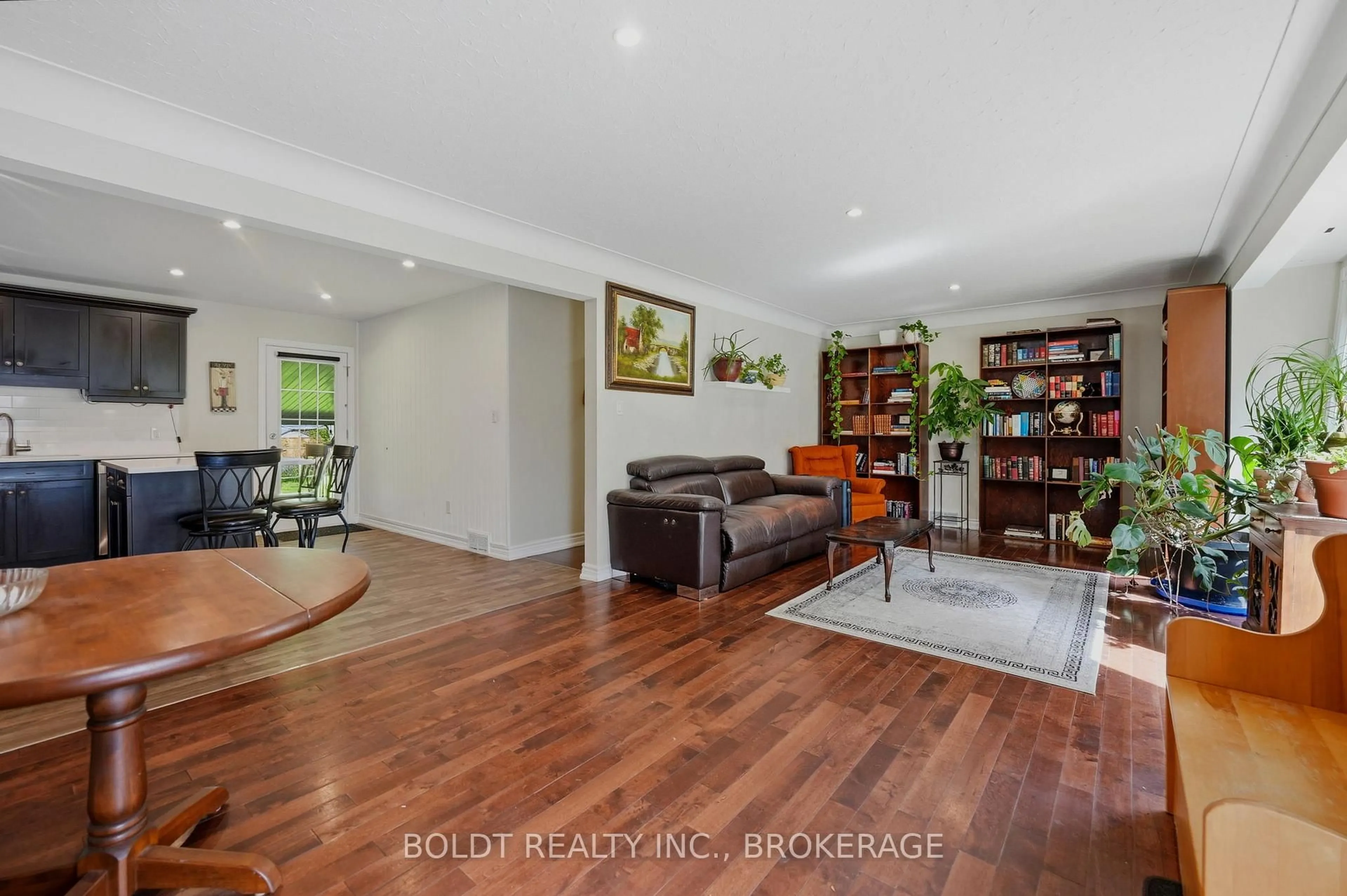 Living room with furniture, wood/laminate floor for 23 Woodelm Dr, St. Catharines Ontario L2M 4N5