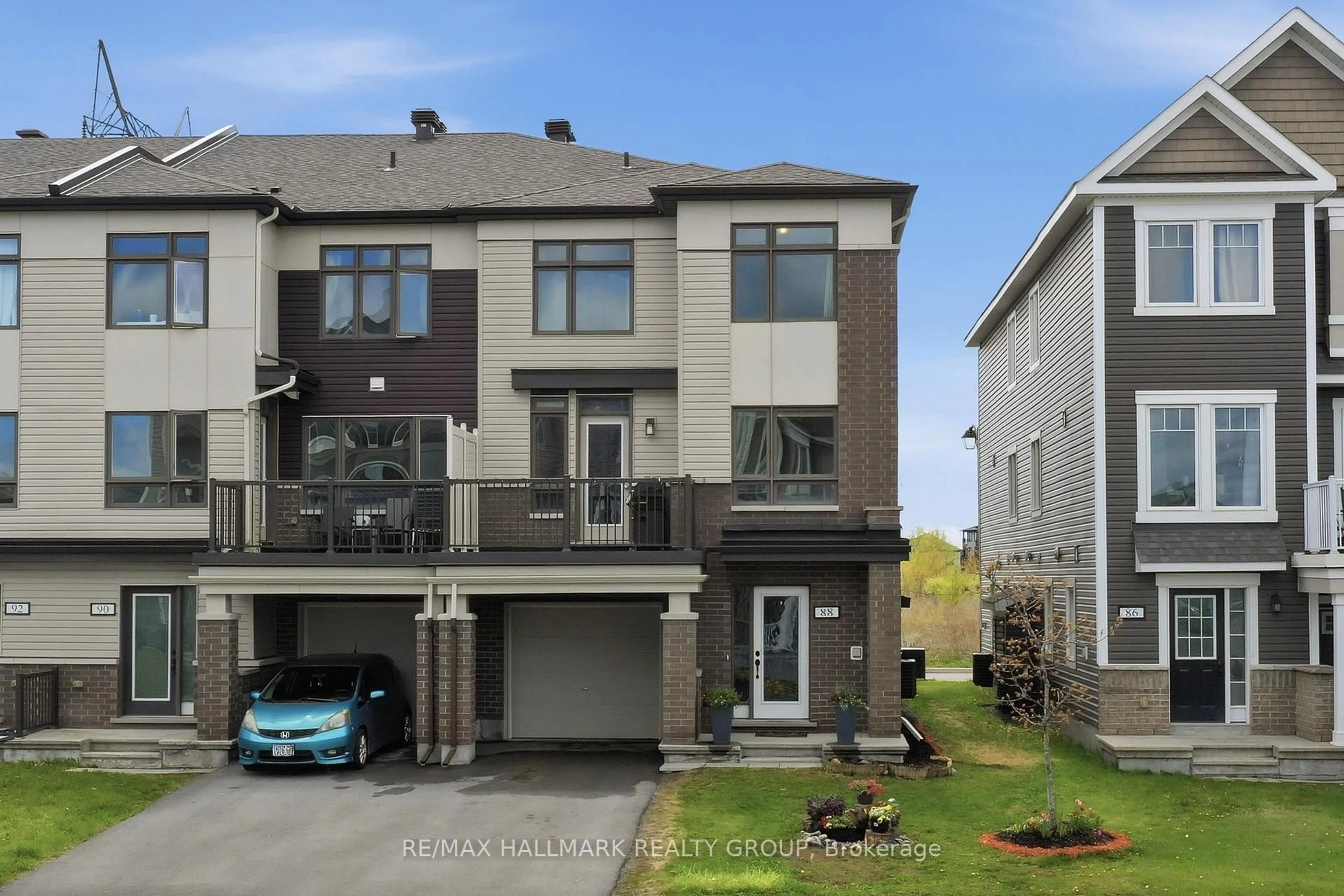 A pic from outside/outdoor area/front of a property/back of a property/a pic from drone, street for 88 Feathertop Lane, Ottawa Ontario K2V 0K2