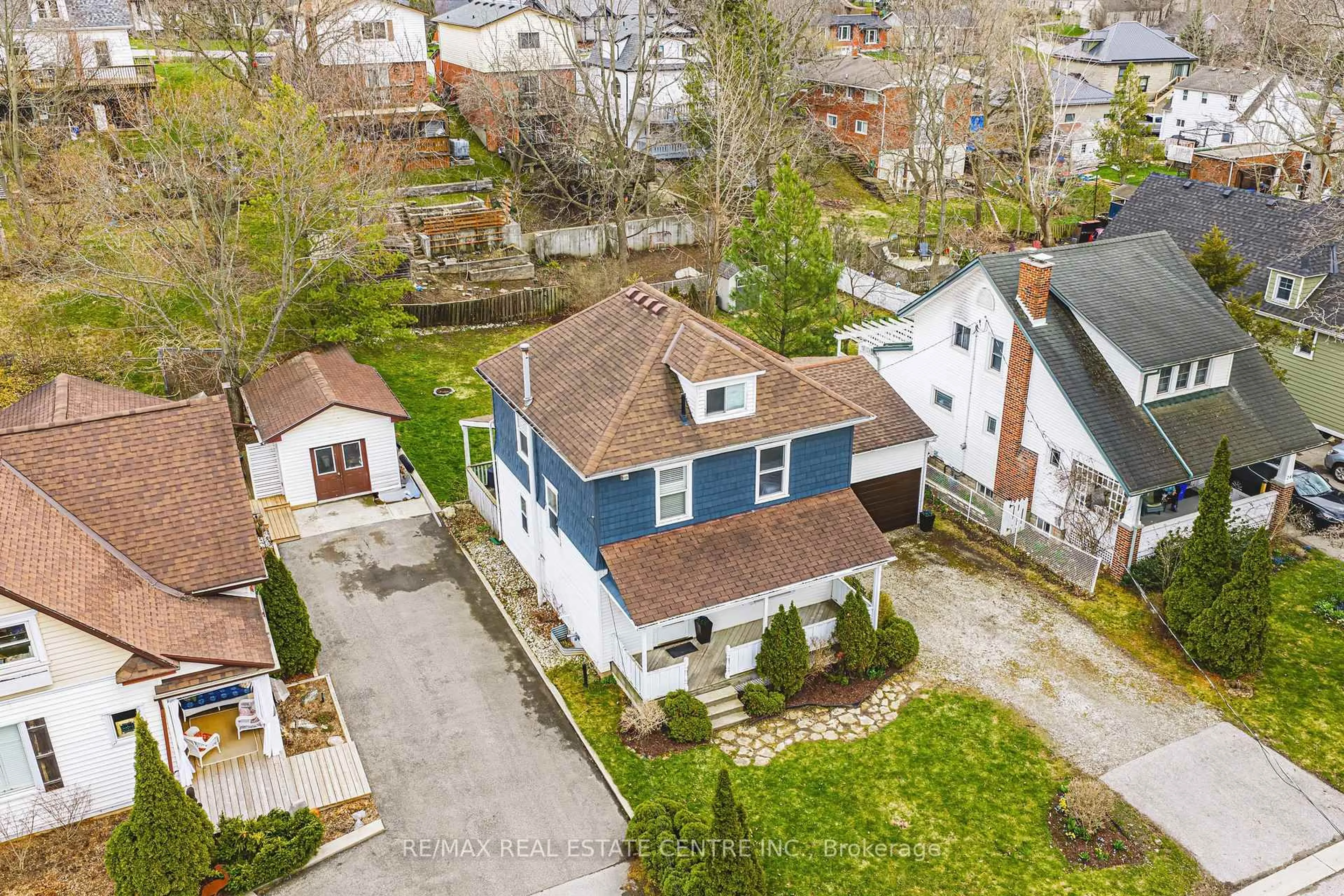 A pic from outside/outdoor area/front of a property/back of a property/a pic from drone, street for 30 Grand Ave, Haldimand Ontario N3W 2J5