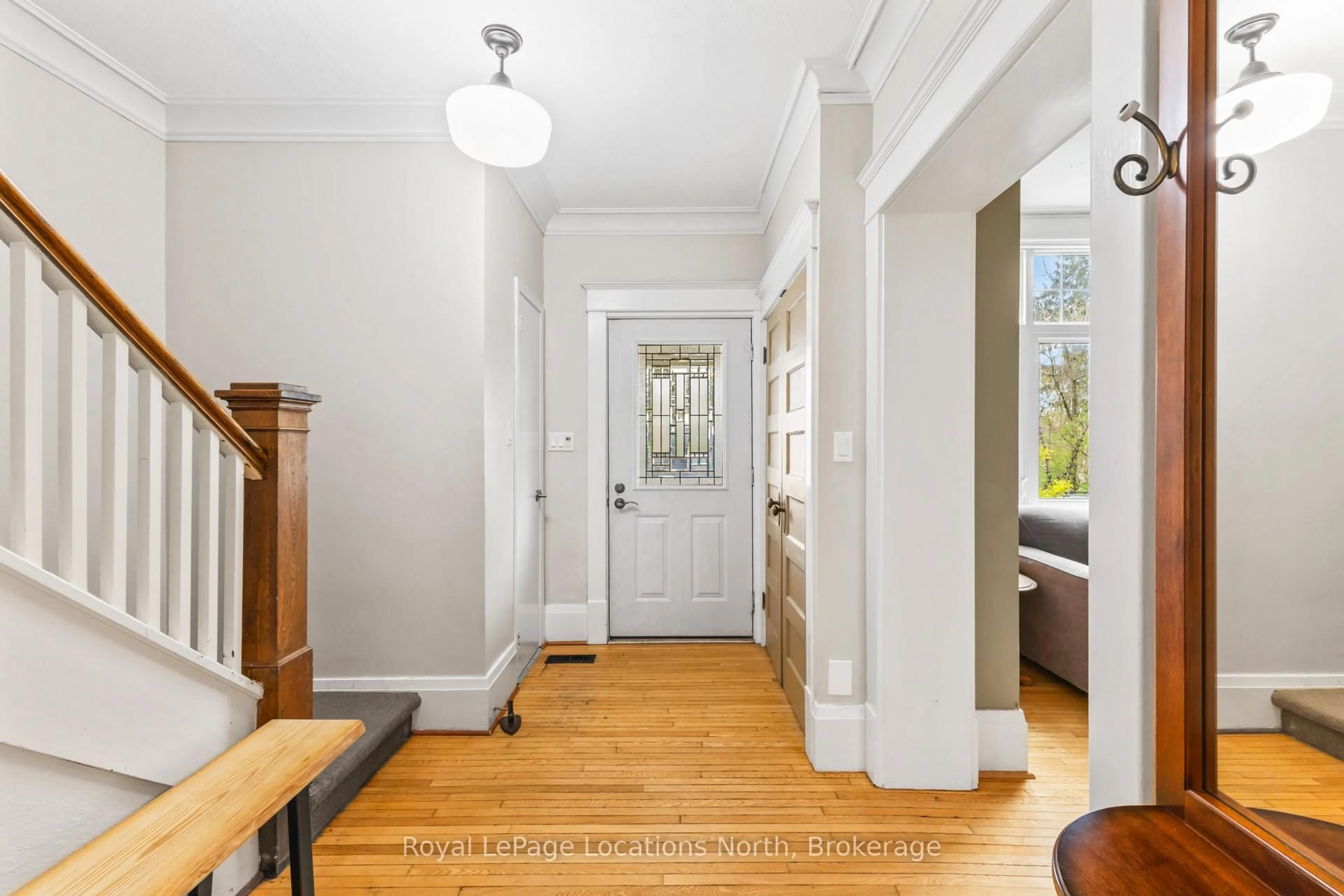 Indoor entryway for 1080 4th 'A' Ave, Owen Sound Ontario N4K 5A1