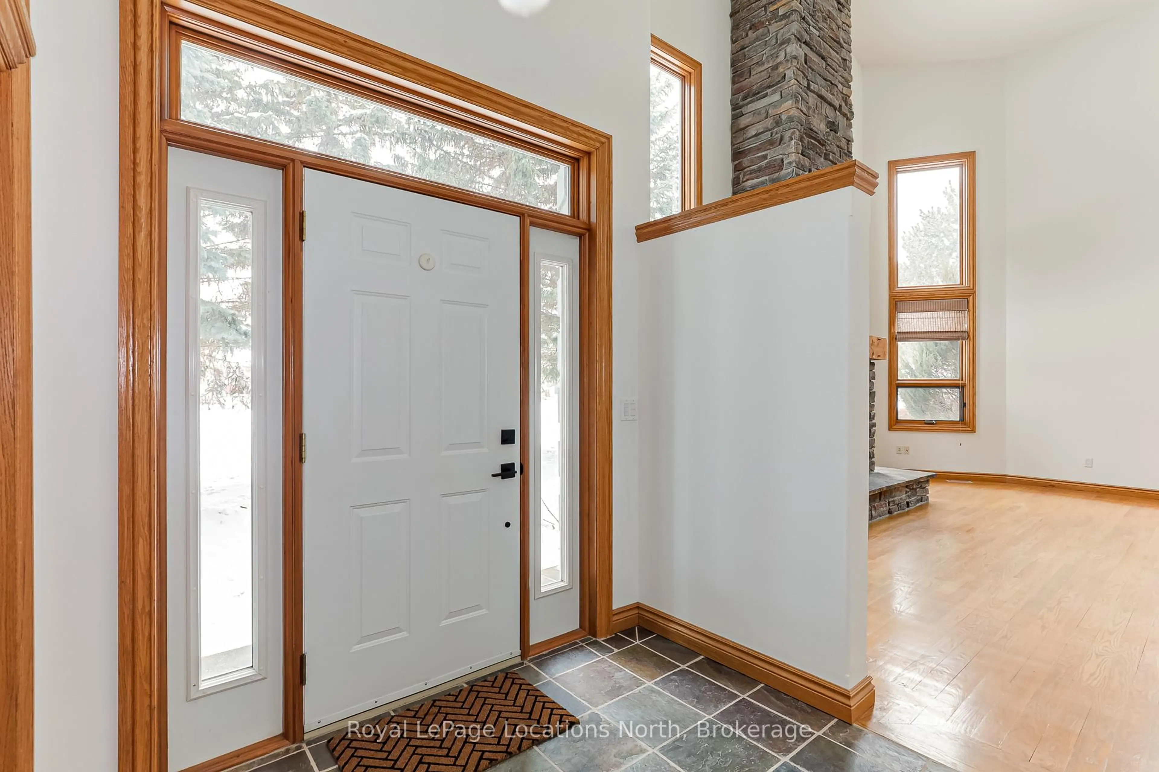 Indoor entryway for 137 Pioneer Lane, Blue Mountains Ontario L9Y 0M7