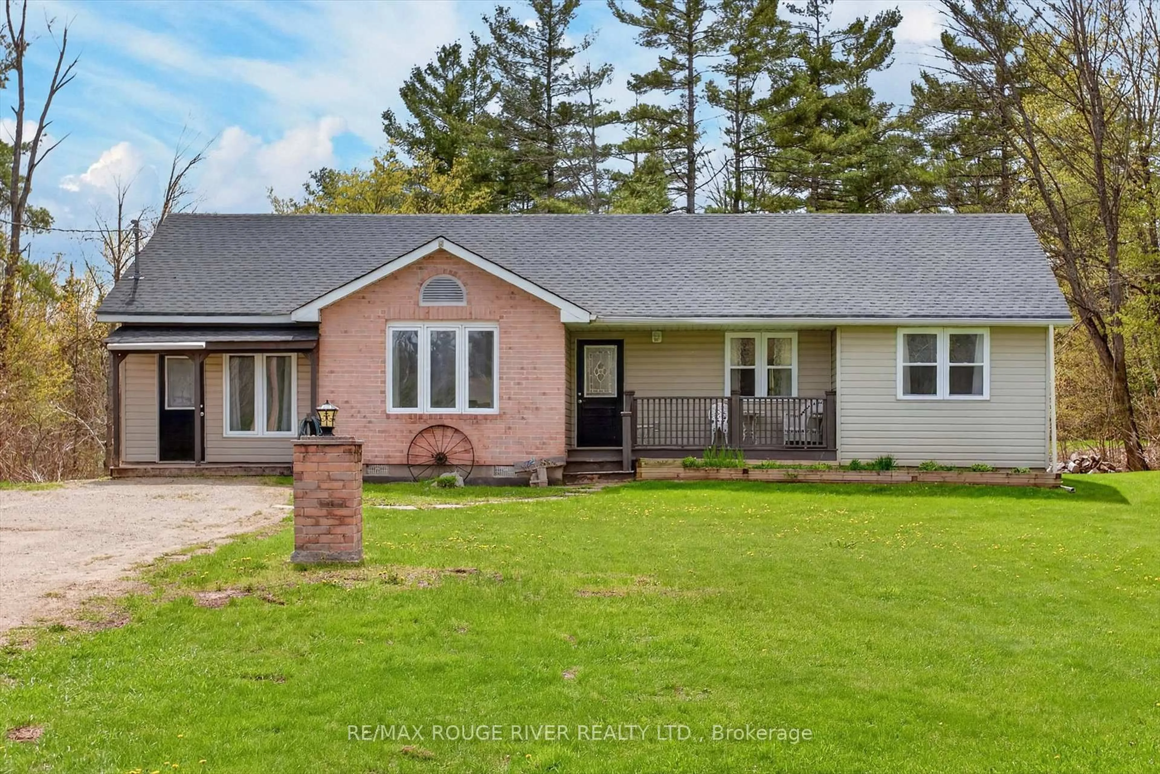 A pic from outside/outdoor area/front of a property/back of a property/a pic from drone, street for 31 Station Rd, Madoc Ontario K0K 1Y0