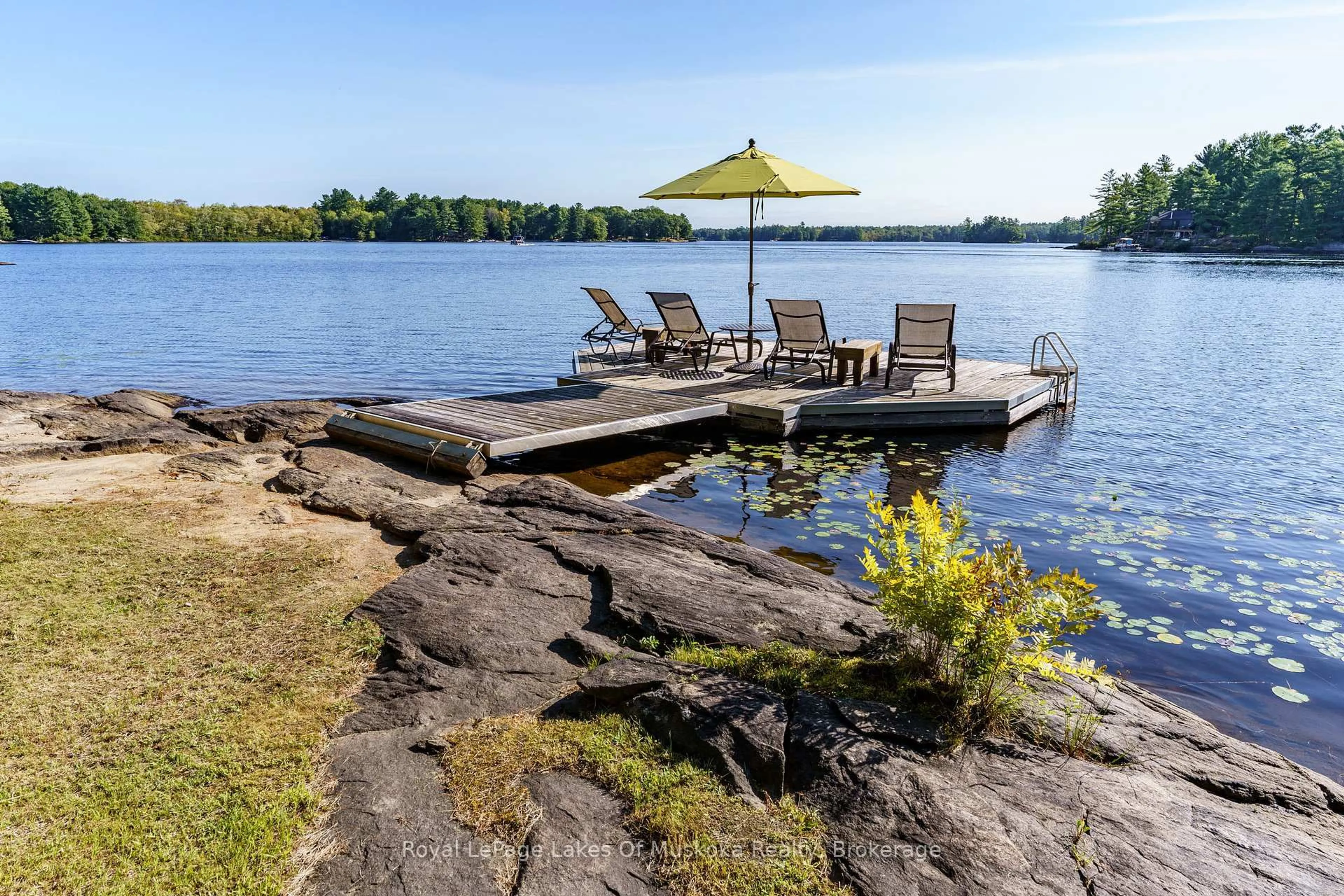Patio, water/lake/river/ocean view for 27 Island 2ml, Gravenhurst Ontario P0E 1G0