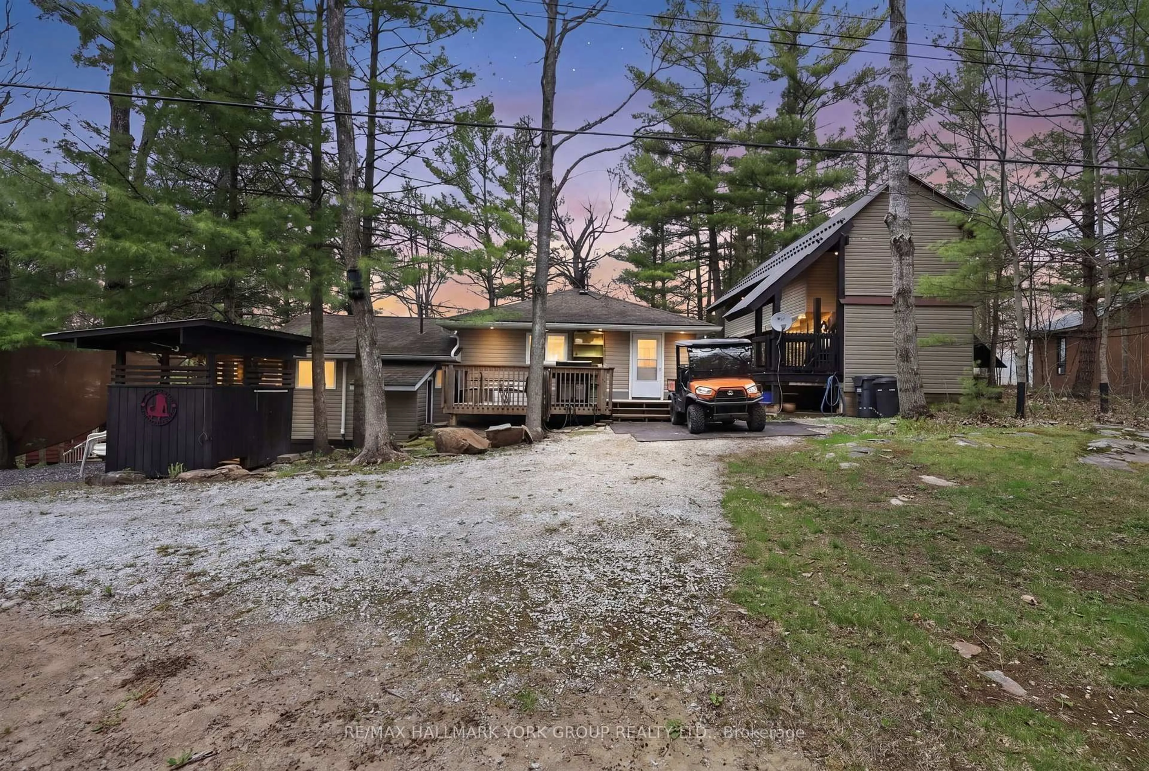 A pic from outside/outdoor area/front of a property/back of a property/a pic from drone, unknown for 45 Island 2ml Island, Gravenhurst Ontario P0E 1G0