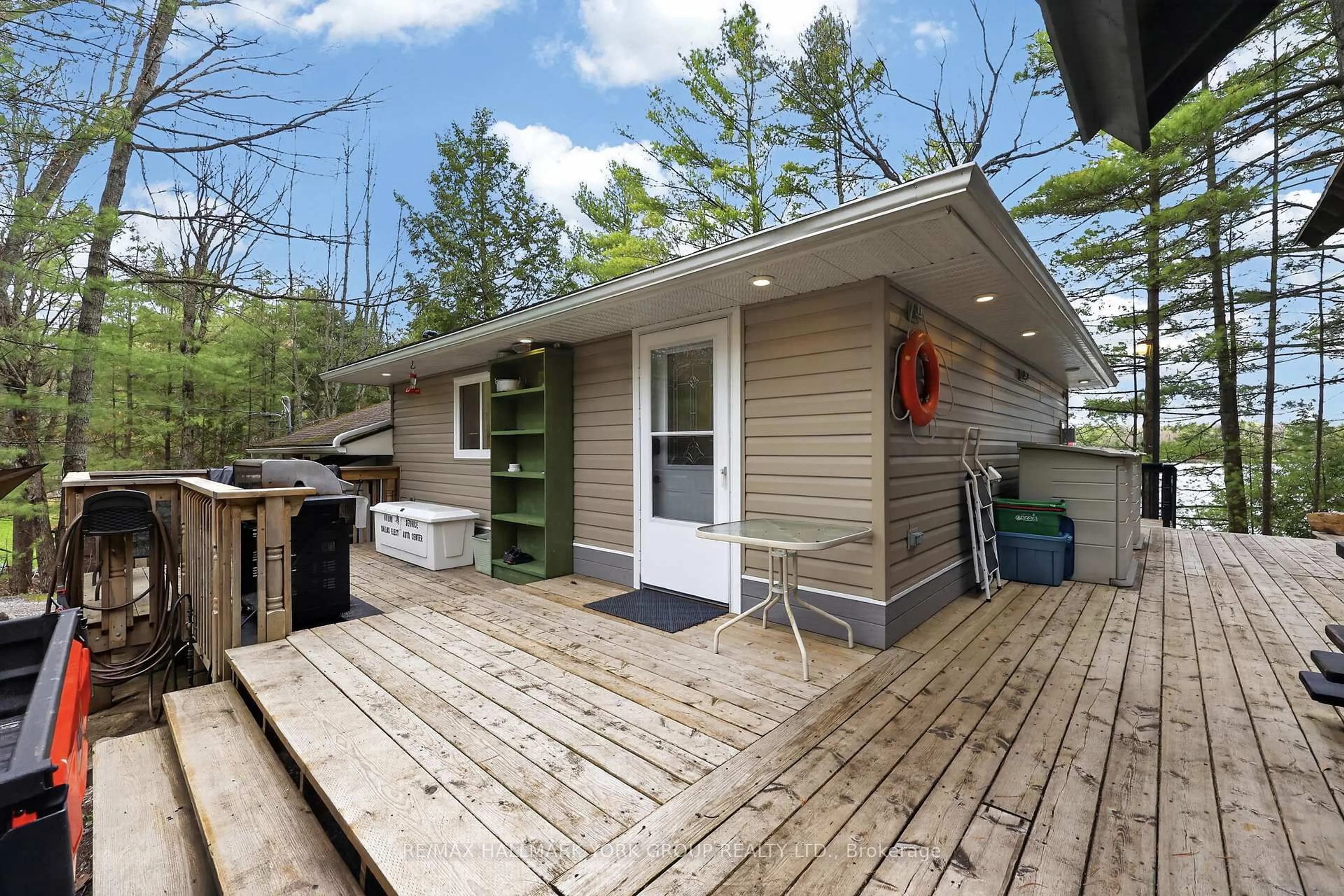 Patio, unknown for 45 Island 2ml Island, Gravenhurst Ontario P0E 1G0