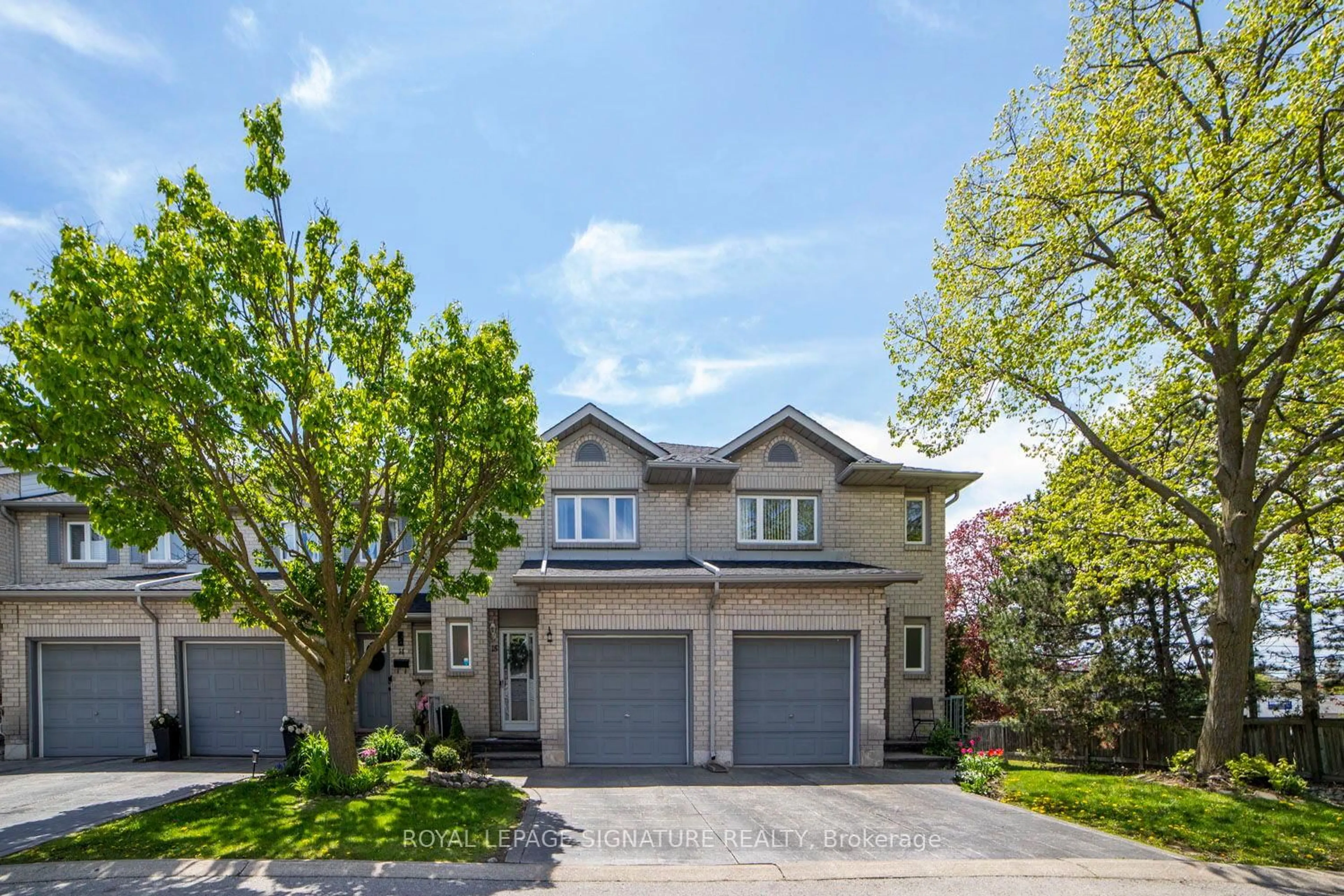 Unknown for 1 Royalwood Crt #15, Hamilton Ontario L8E 4Y1