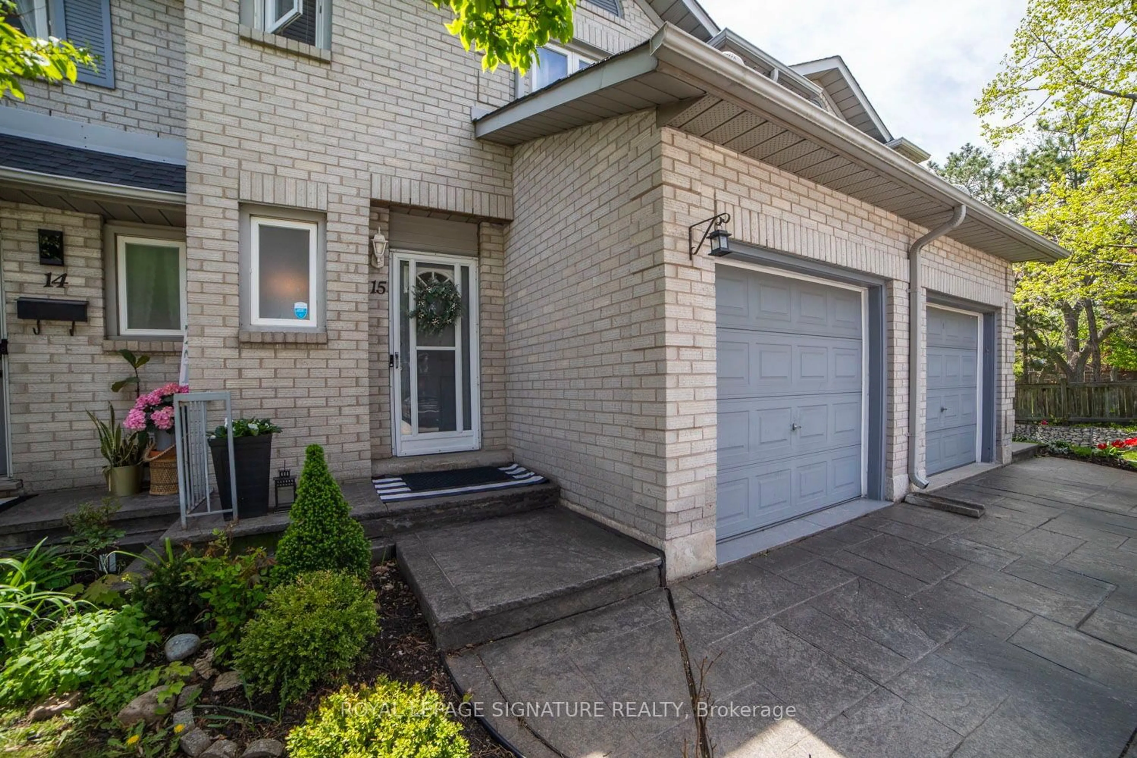 Unknown for 1 Royalwood Crt #15, Hamilton Ontario L8E 4Y1