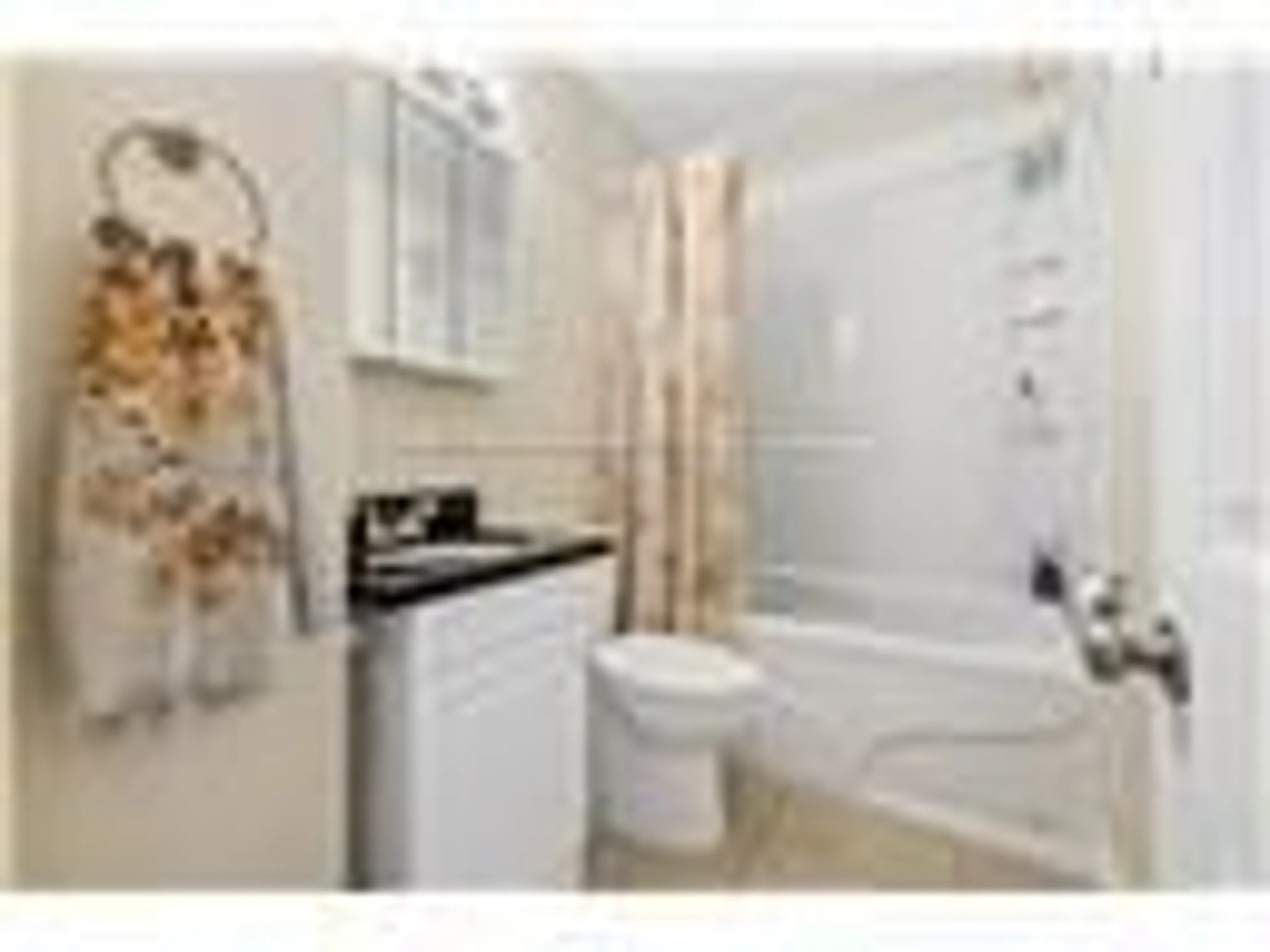 Standard bathroom, ceramic/tile floor for 625 TATE Ave, Hamilton Ontario L8H 6L4
