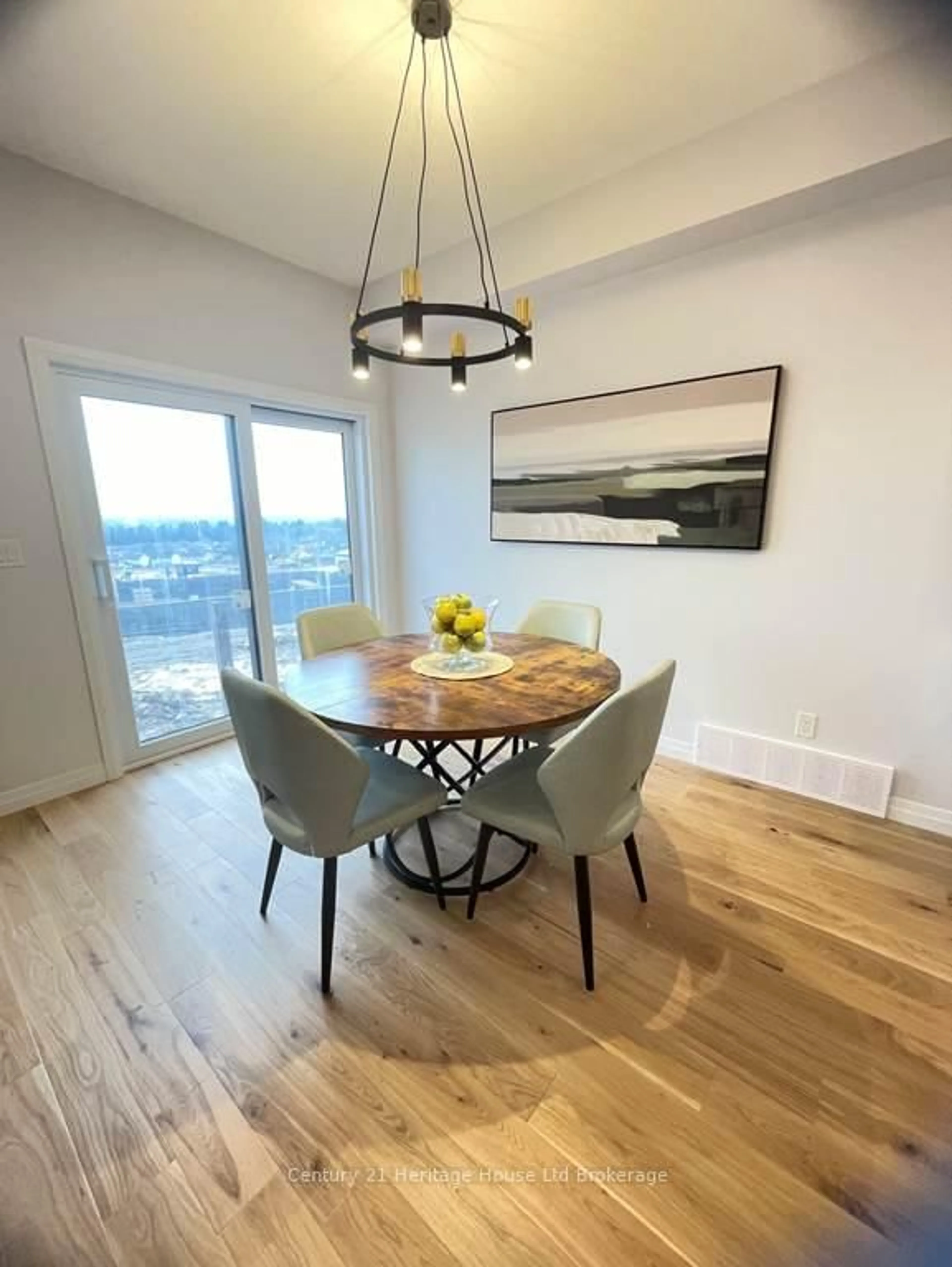 Dining room, wood/laminate floor for 321 Kading Cres, Woodstock Ontario N4S 0G6