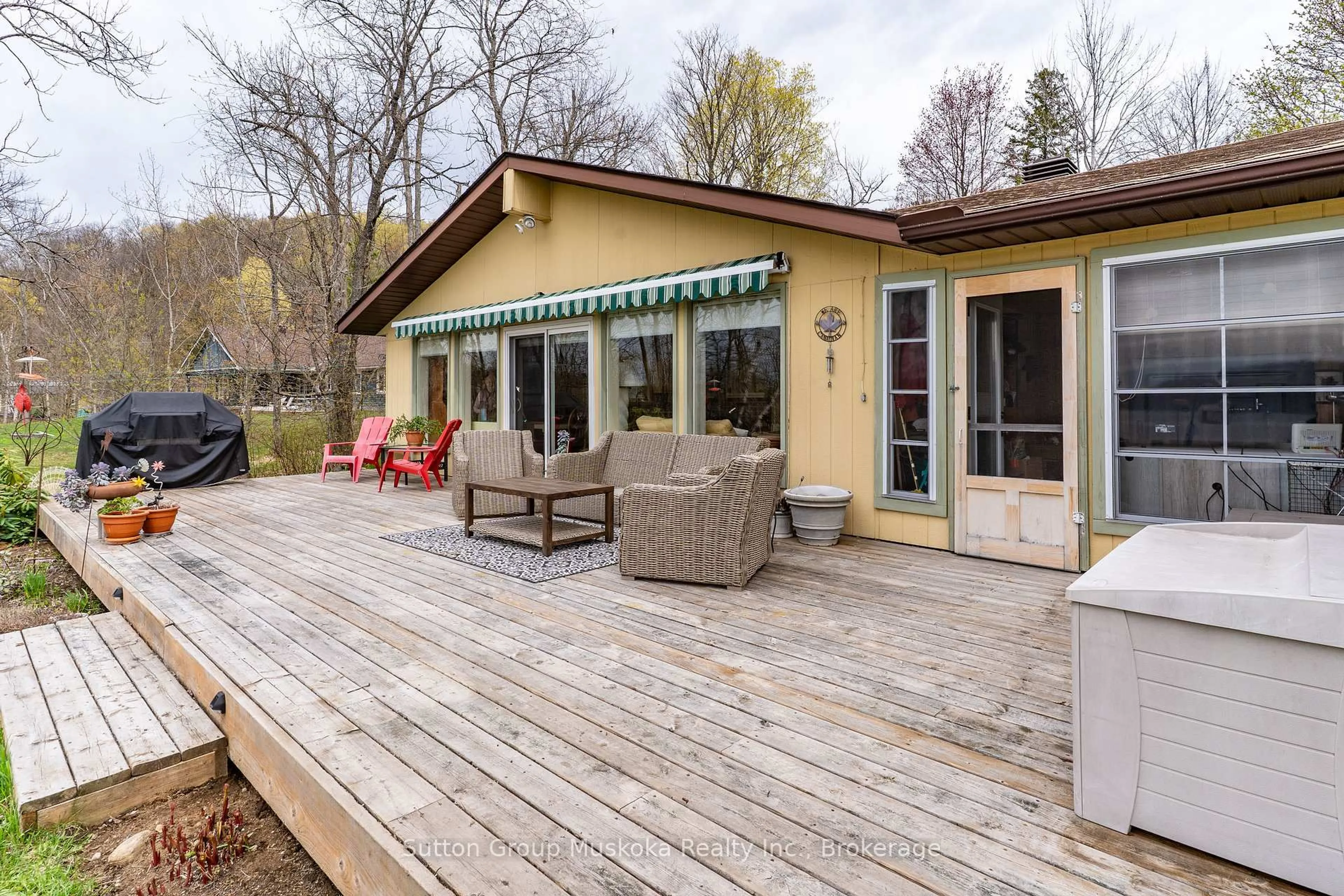 Patio, unknown for 435 North Deer Lake Rd, Huntsville Ontario P0B 1L0