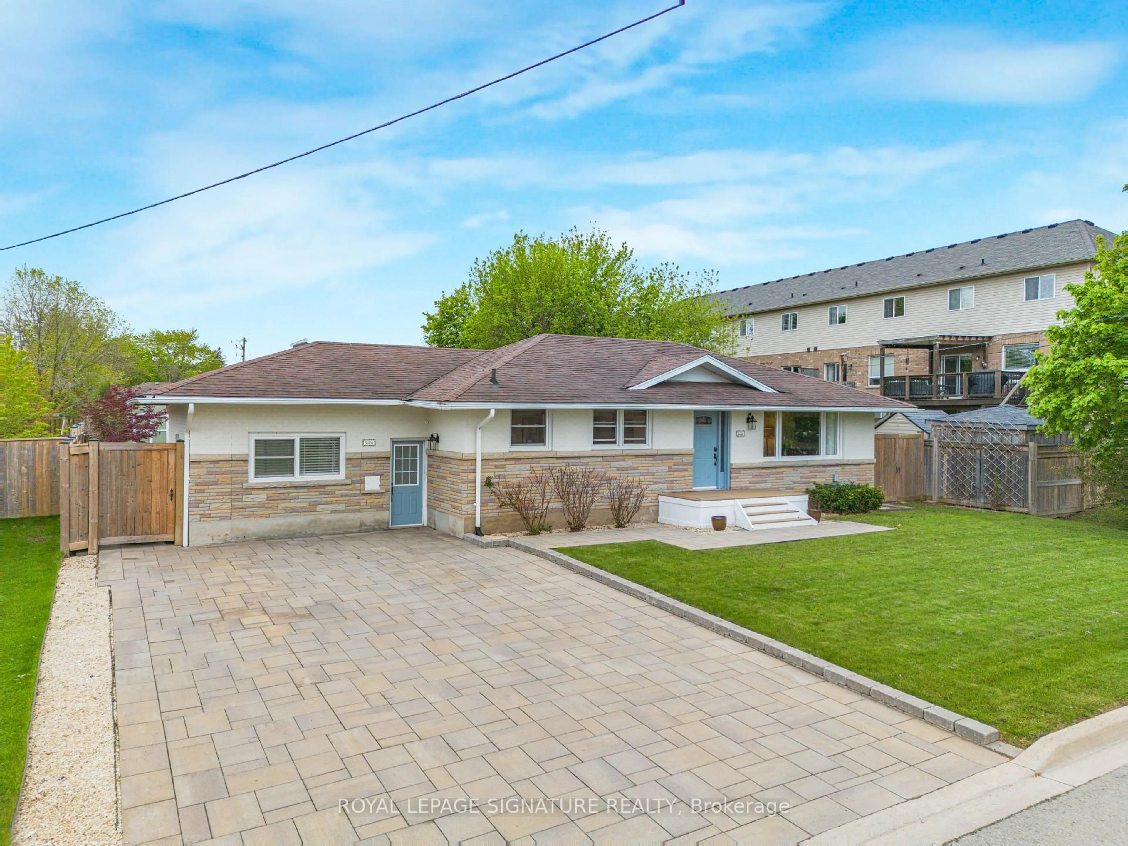 A pic from outside/outdoor area/front of a property/back of a property/a pic from drone, street for 5026 Gibson St, Lincoln Ontario L0R 1B0