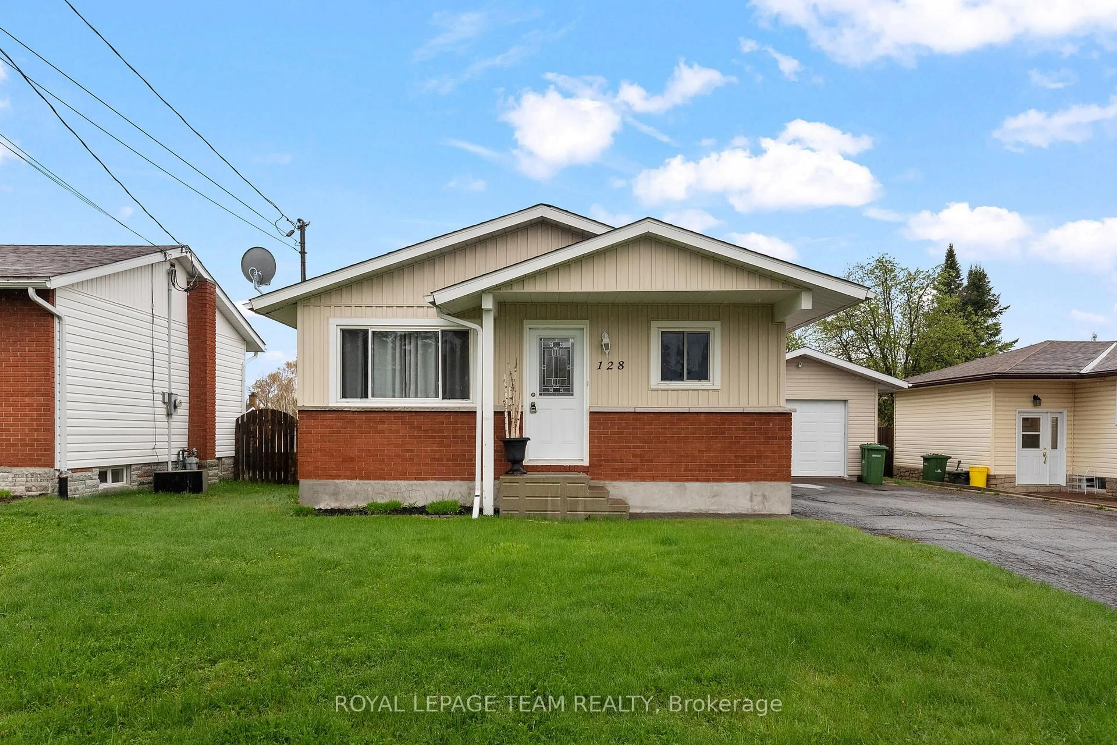 Home with vinyl exterior material, street for 128 ELLIS Ave, Pembroke Ontario K8A 2H9