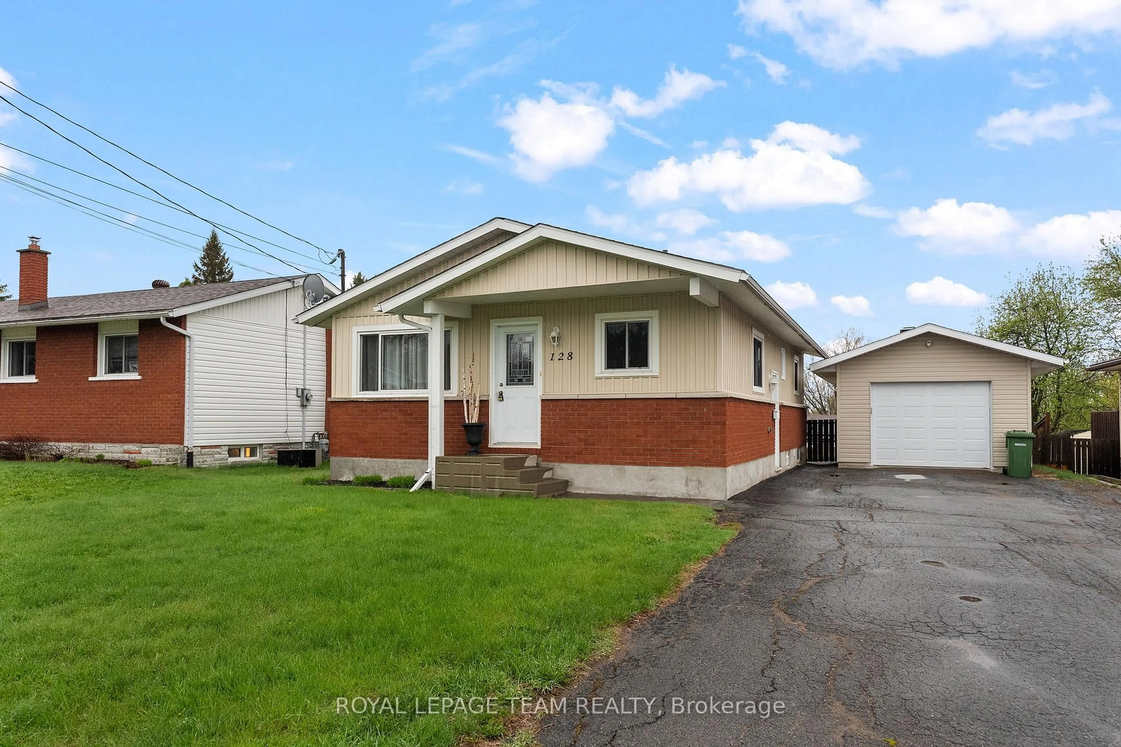 Home with vinyl exterior material, street for 128 ELLIS Ave, Pembroke Ontario K8A 2H9