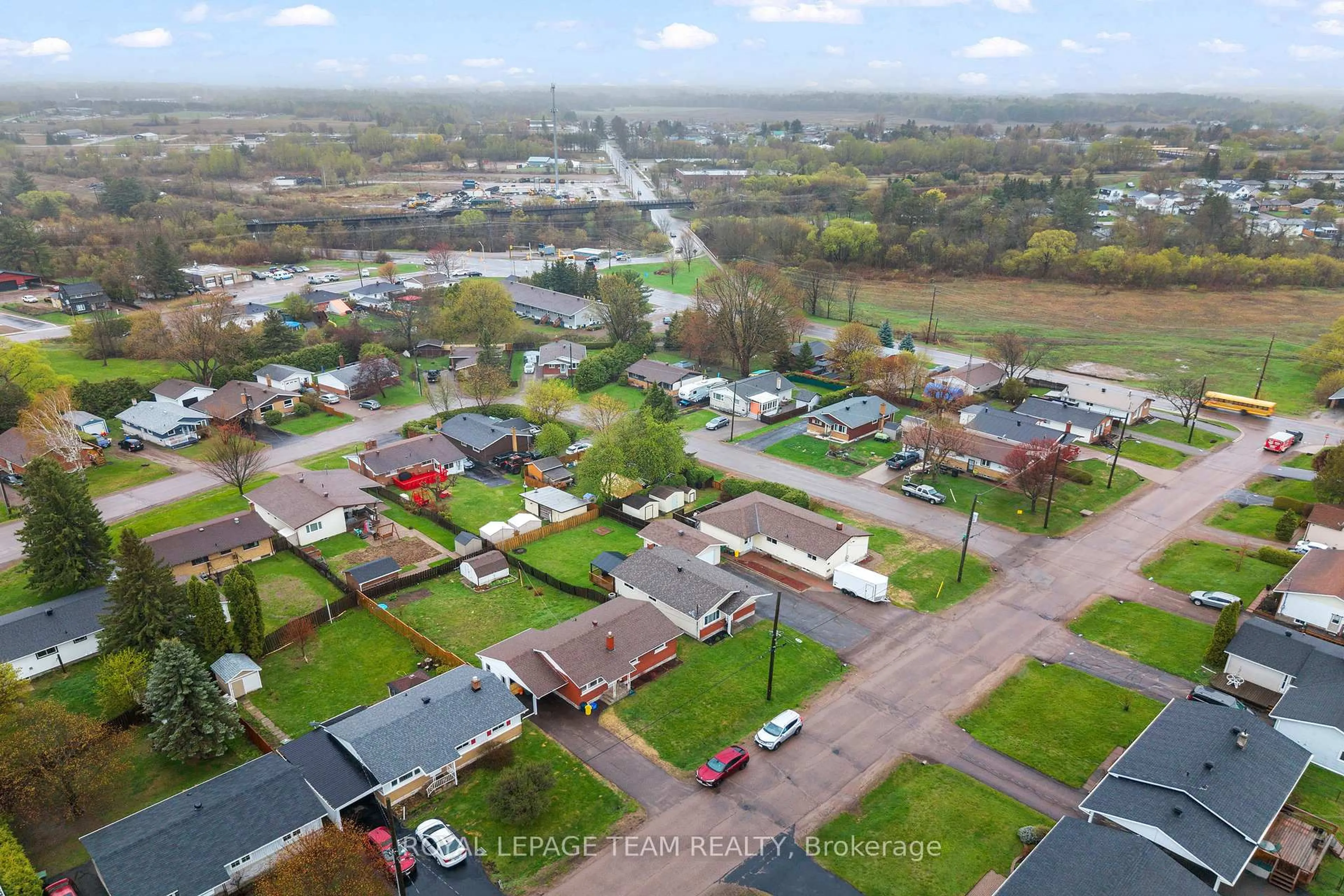 A pic from outside/outdoor area/front of a property/back of a property/a pic from drone, street for 128 ELLIS Ave, Pembroke Ontario K8A 2H9