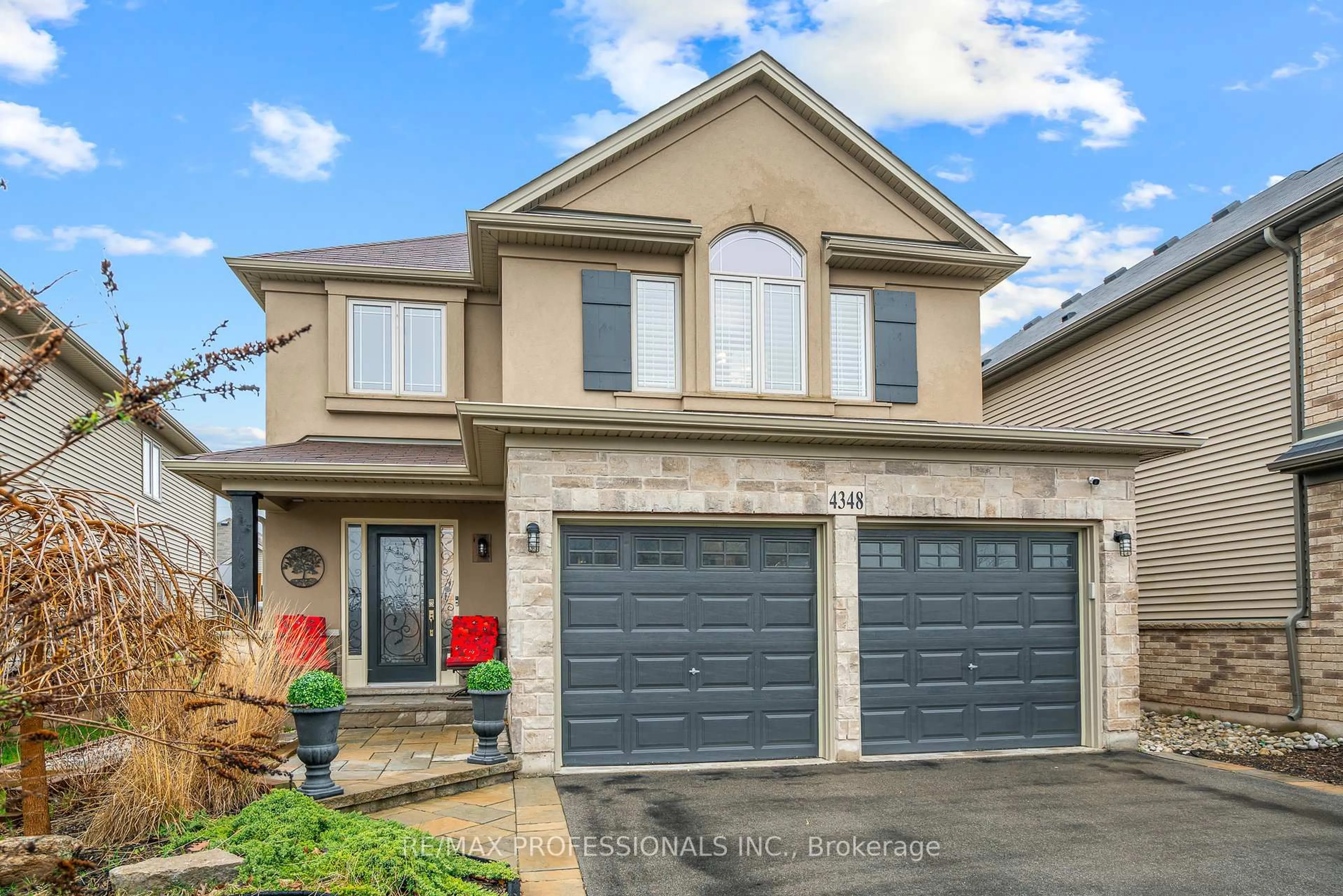 Home with brick exterior material, street for 4348 Dennis Ave, Lincoln Ontario L3J 1N4