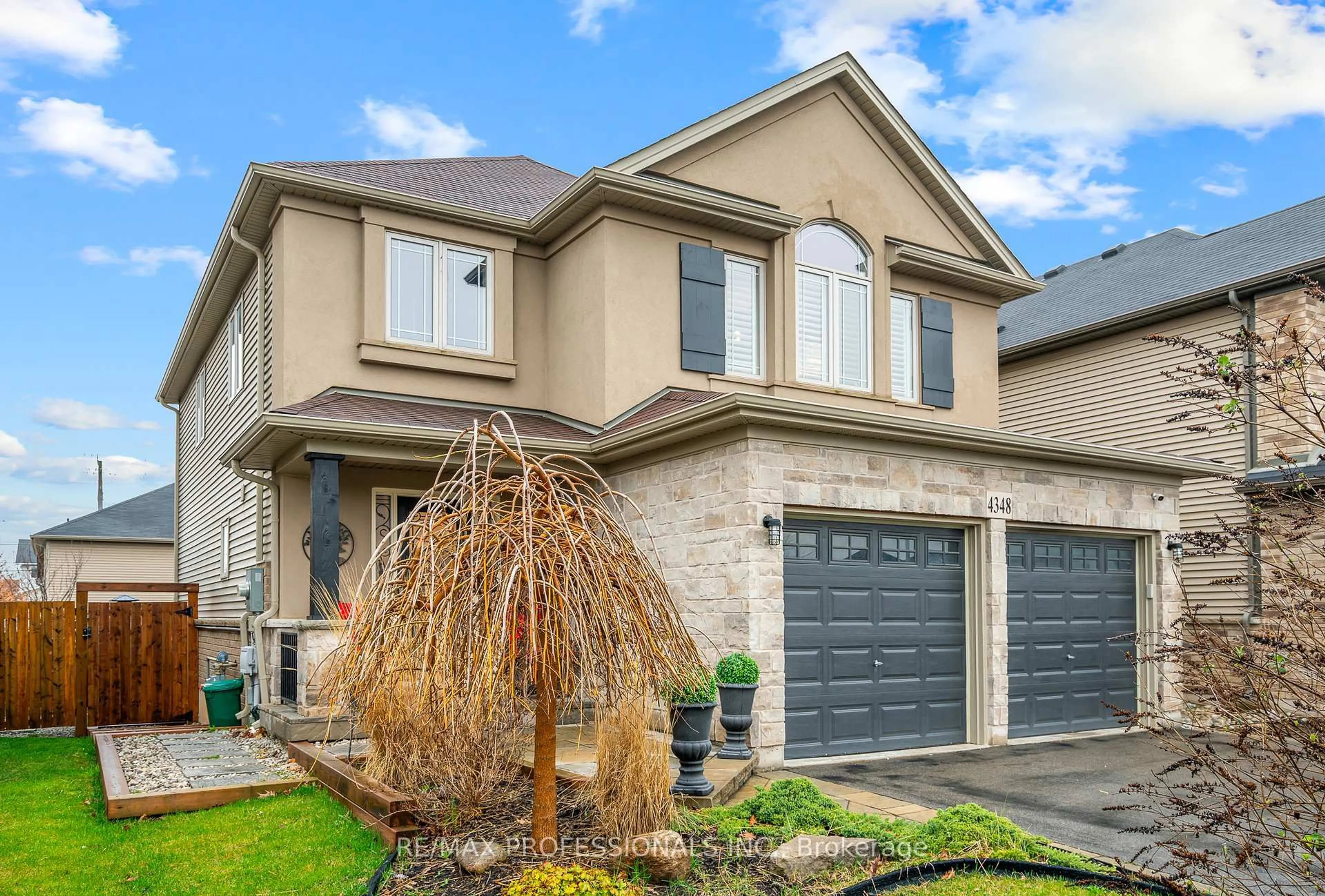 Home with brick exterior material, street for 4348 Dennis Ave, Lincoln Ontario L3J 1N4