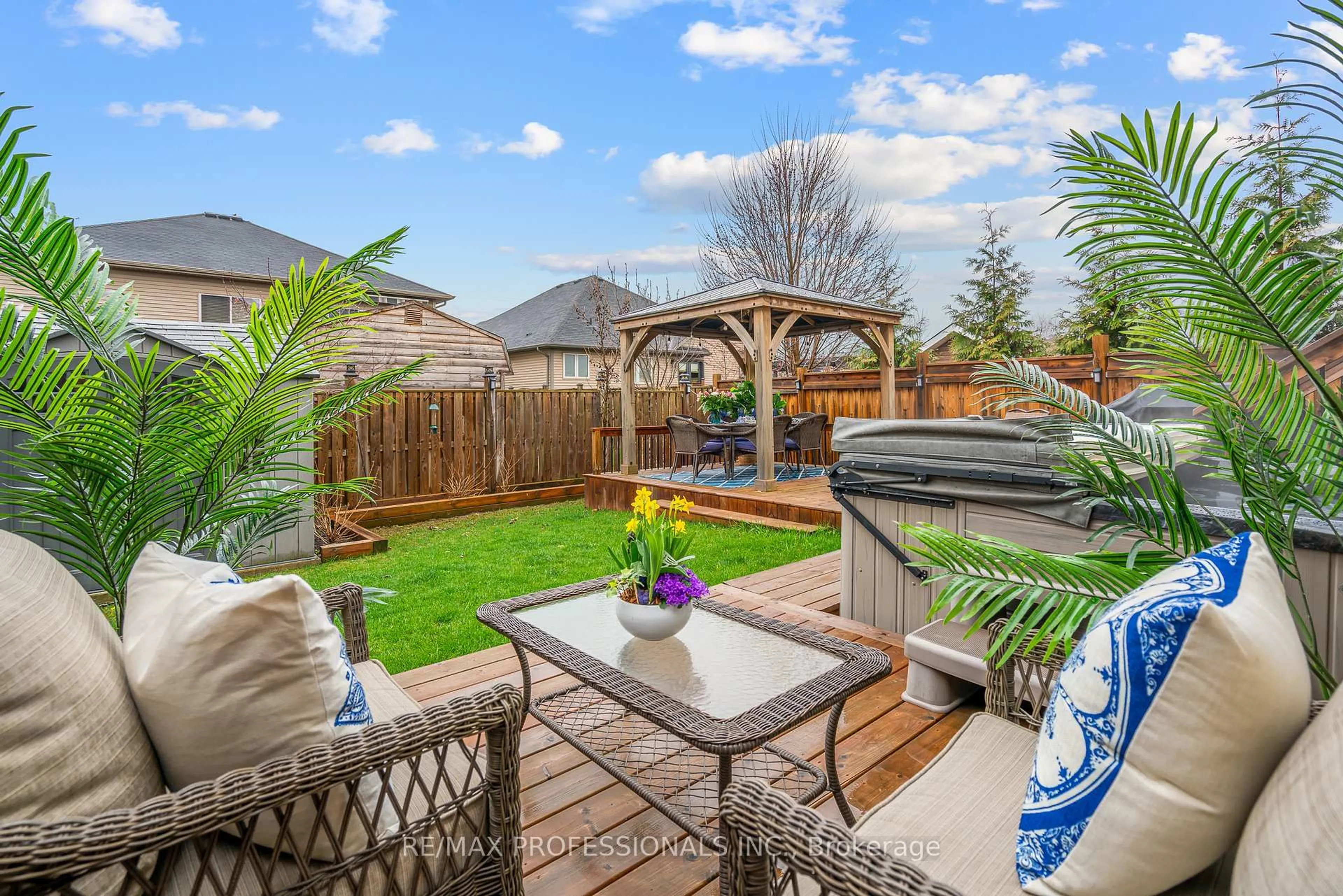 Patio, water/lake/river/ocean view for 4348 Dennis Ave, Lincoln Ontario L3J 1N4