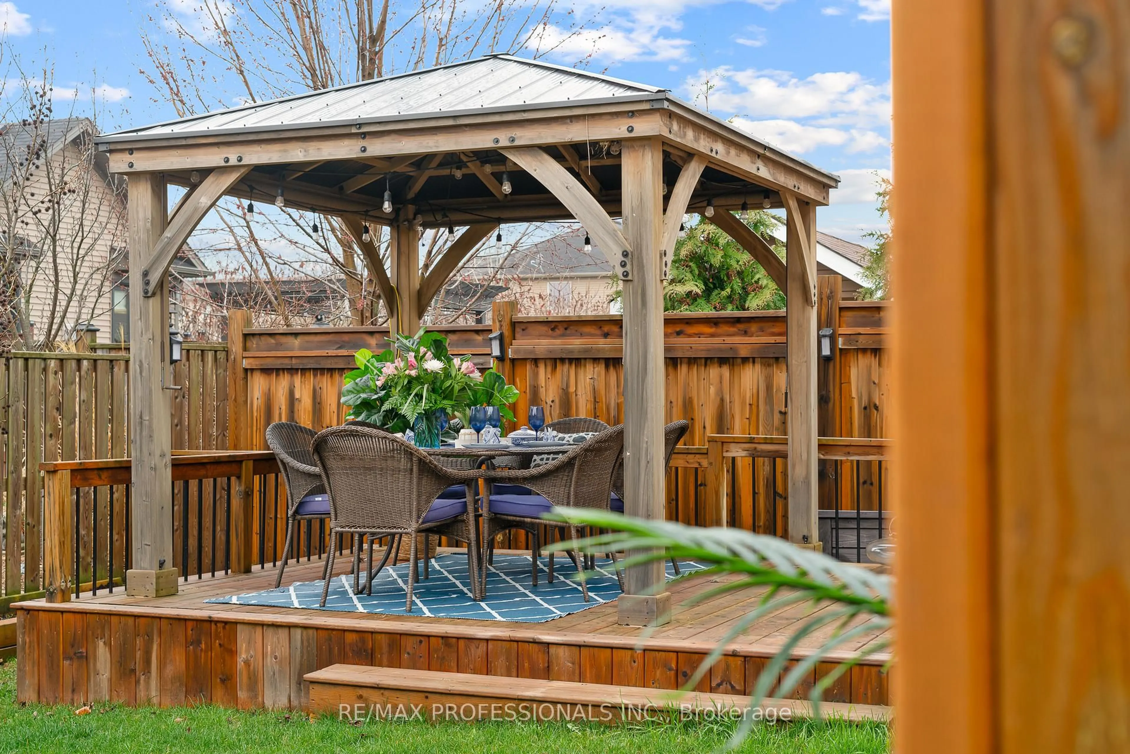 Patio, street for 4348 Dennis Ave, Lincoln Ontario L3J 1N4