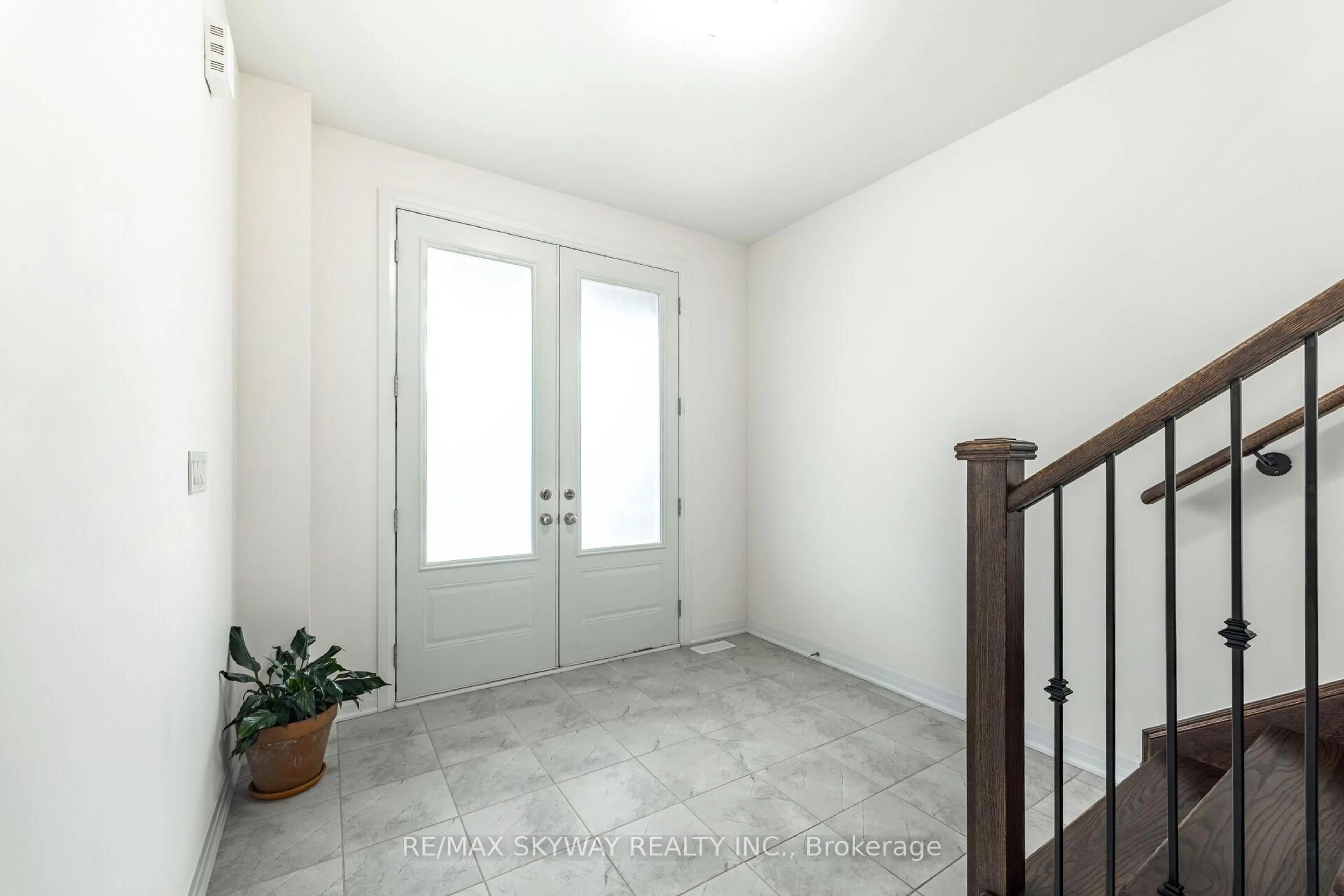 Indoor entryway for 90 Player Dr, Erin Ontario N0B 1T0