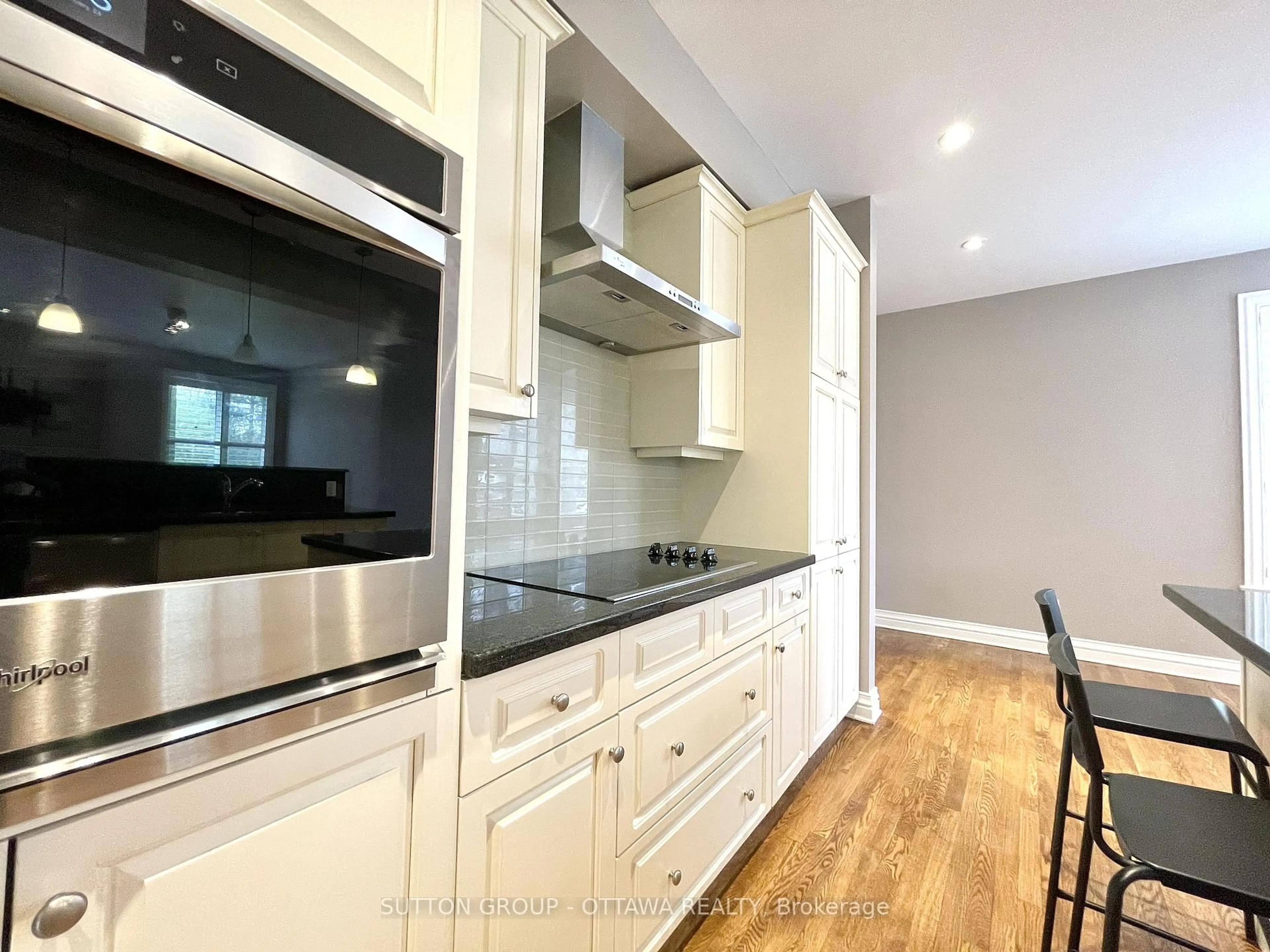 Contemporary kitchen, unknown for 1520 Arnhem St, Ottawa Ontario K2C 1V1