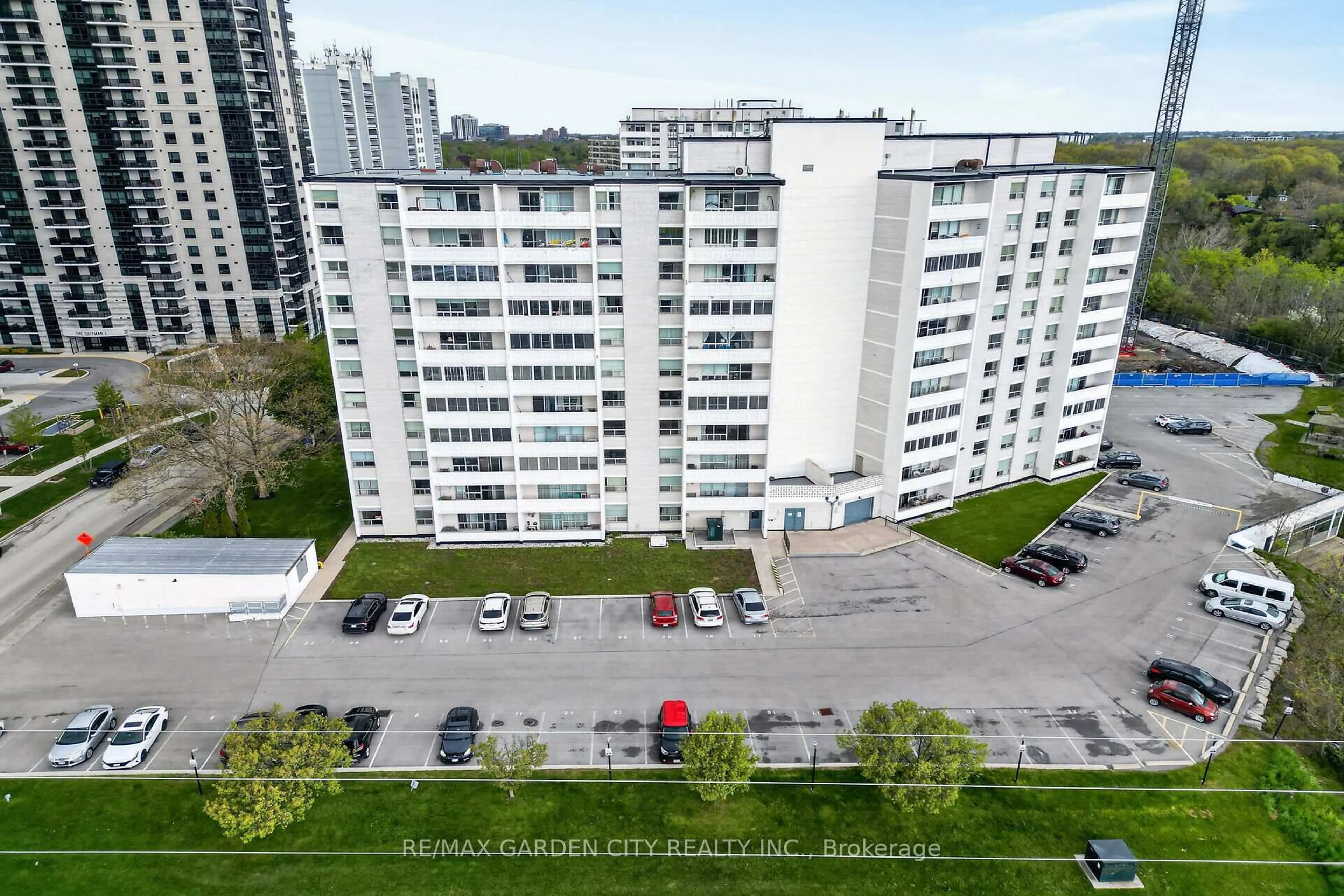 A pic from outside/outdoor area/front of a property/back of a property/a pic from drone, city buildings view from balcony for 35 Towering Heights Blvd #106, St. Catharines Ontario L2T 3G8