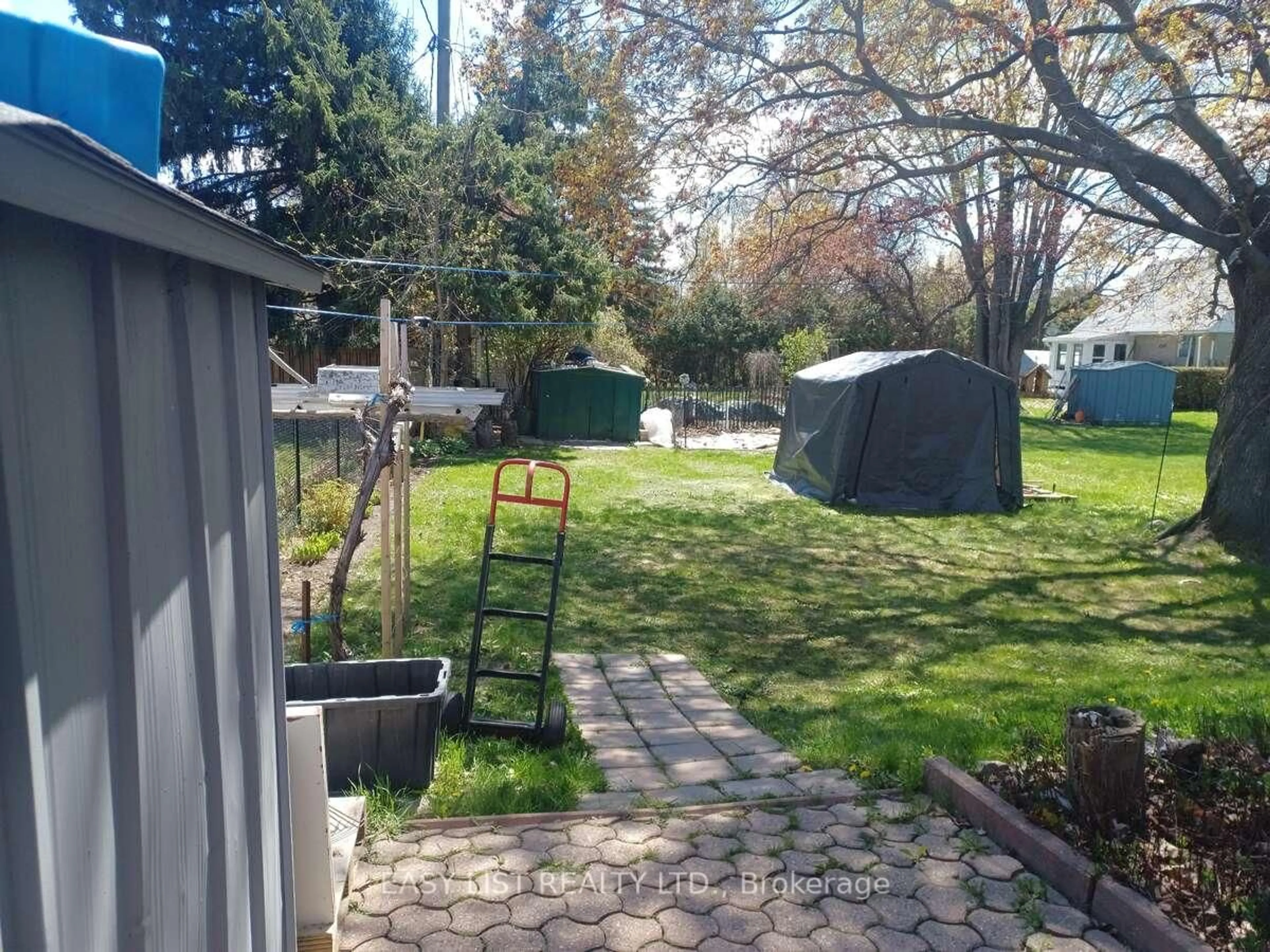Patio, unknown for 2218 Iris St, Ottawa Ontario K2C 1B8