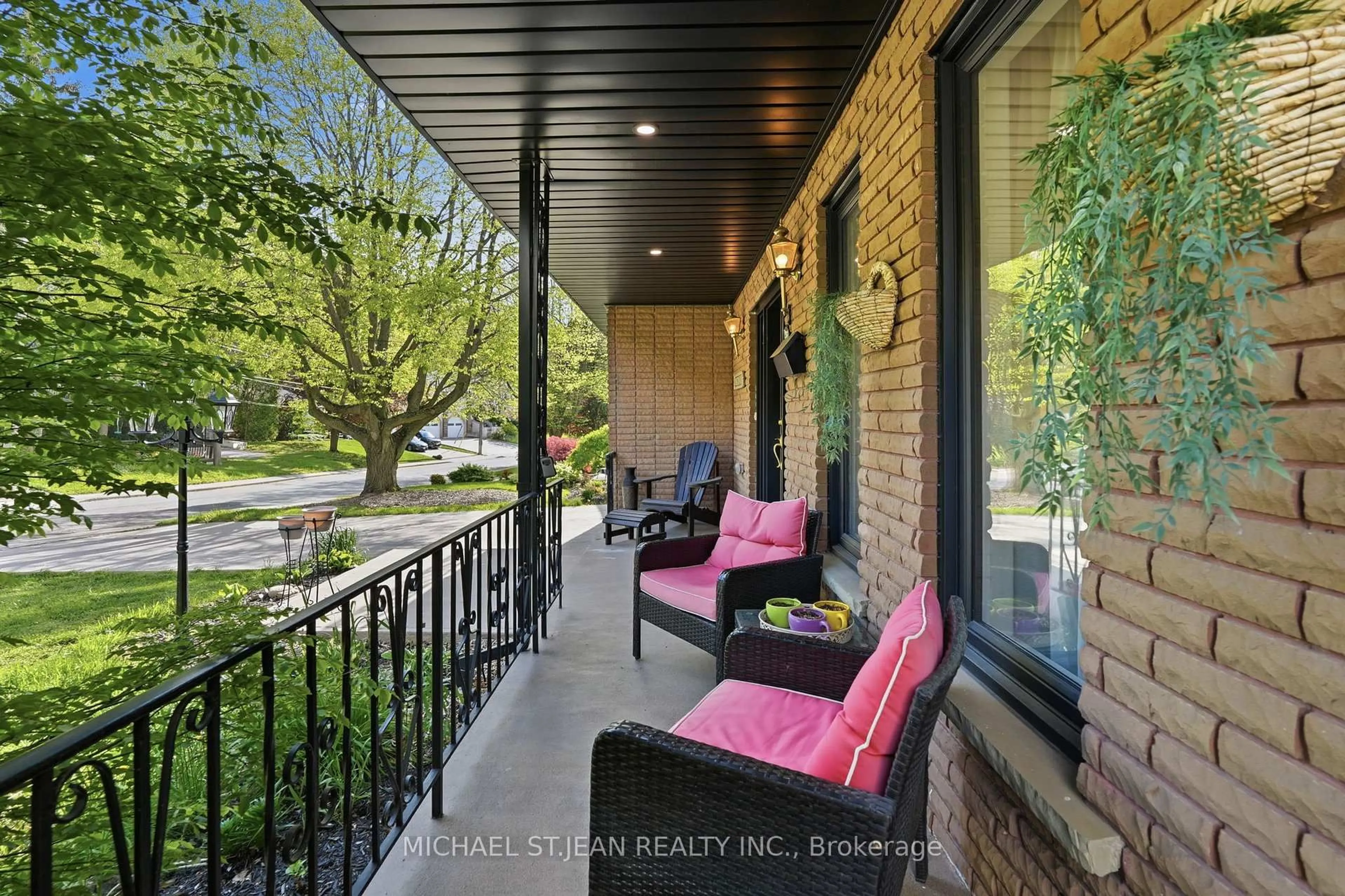 Patio, street for 23 Hildegard Dr, Hamilton Ontario L8K 5S1