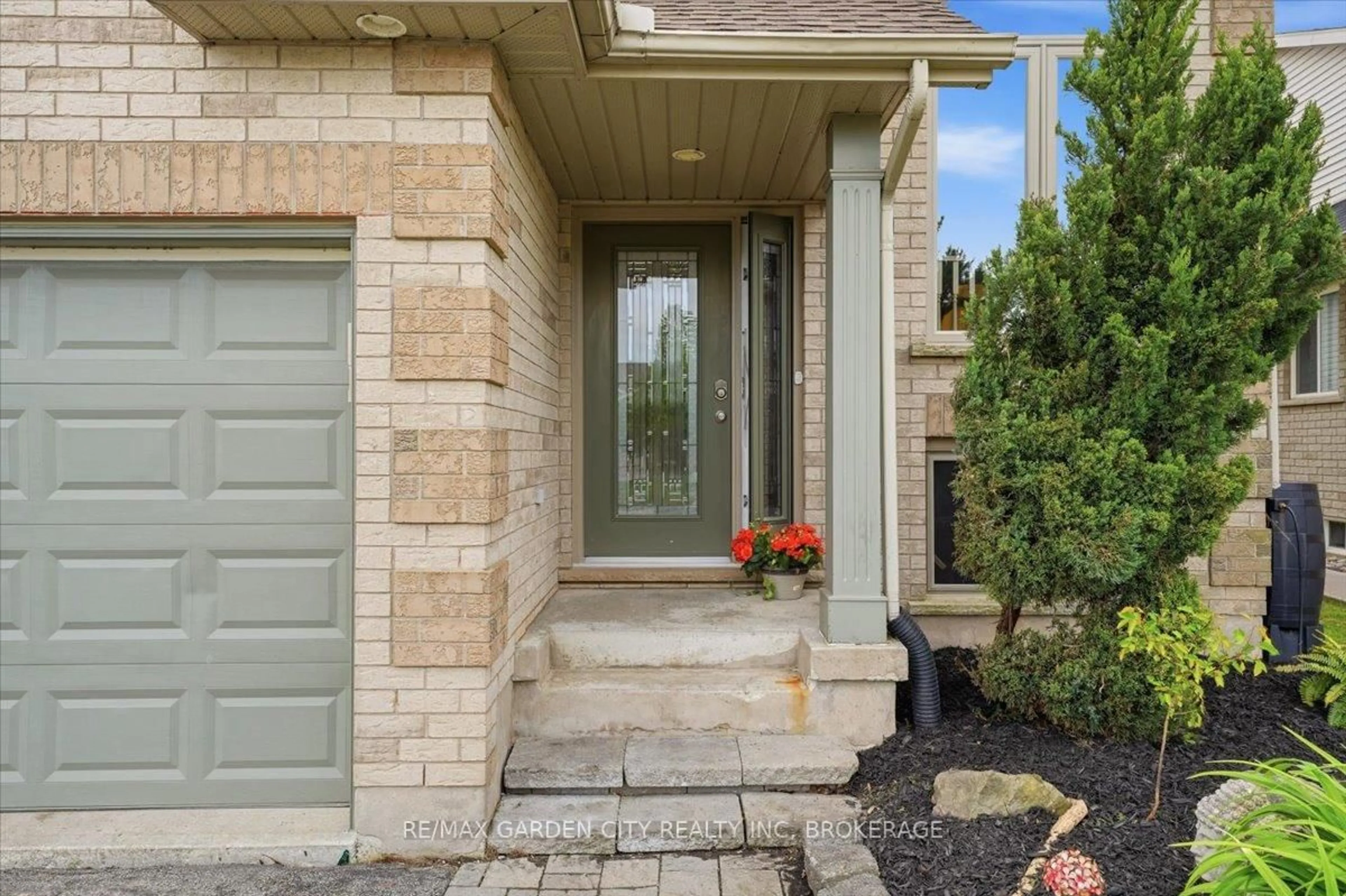 Unknown for 325 Winterberry Blvd, Thorold Ontario L2V 5E6
