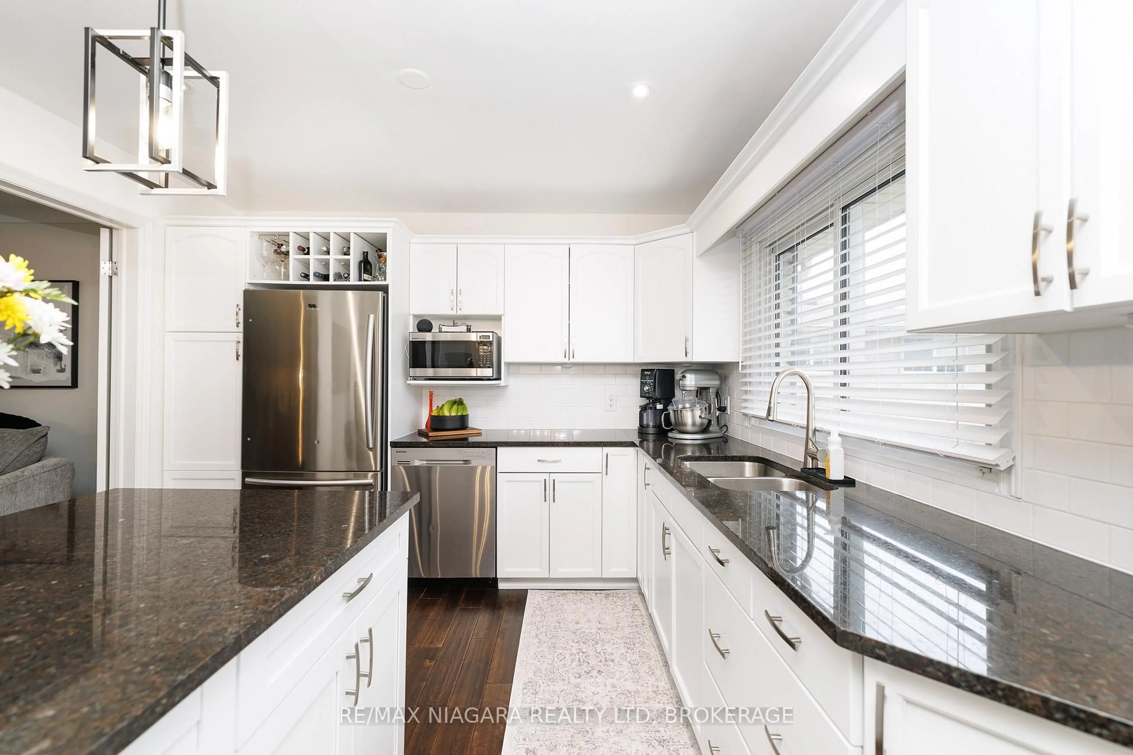 Contemporary kitchen, unknown for 7013 Glengowan Cres, Niagara Falls Ontario L2J 3R7