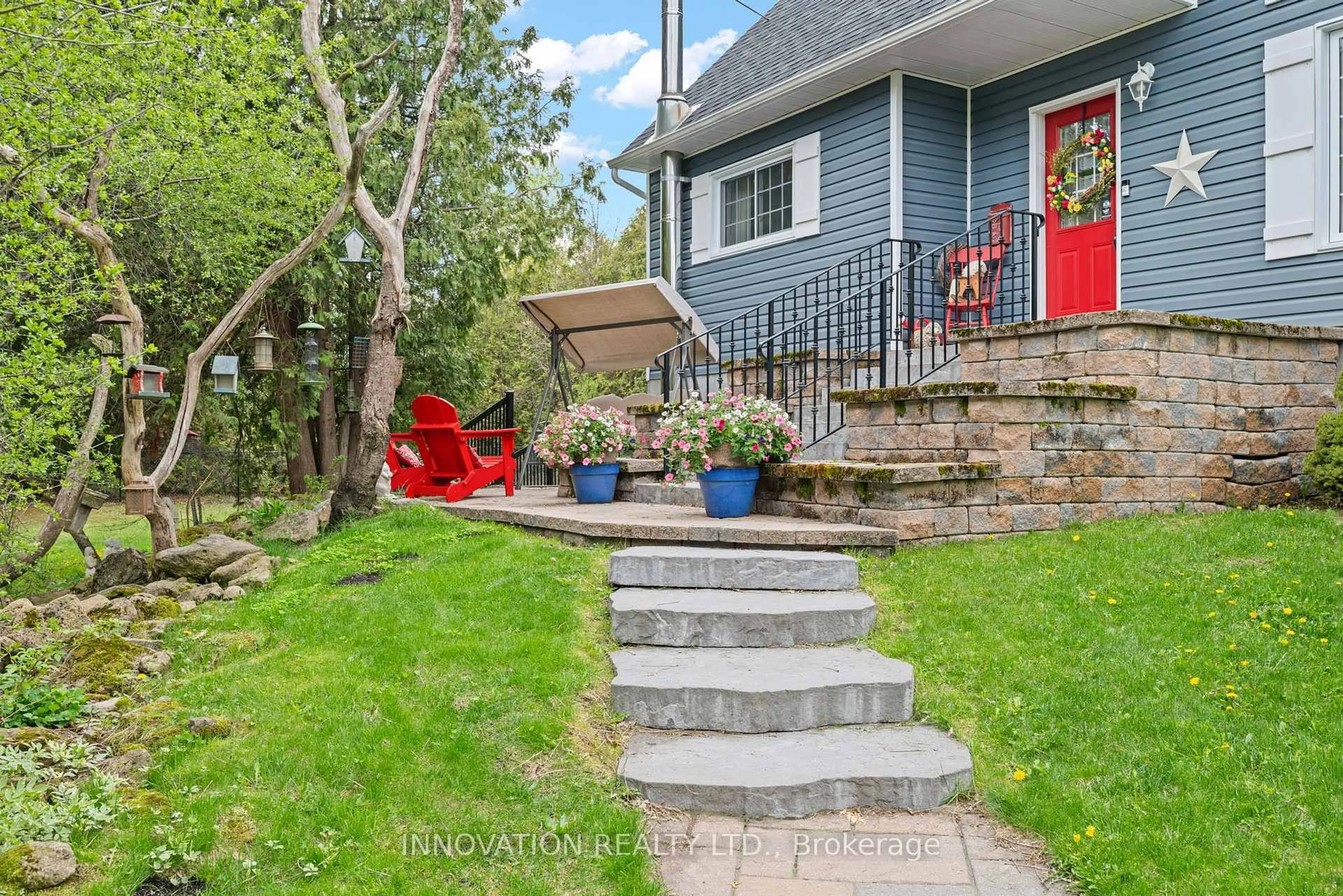 Stairs for 208 Davis Rd, North Grenville Ontario K0G 1N0