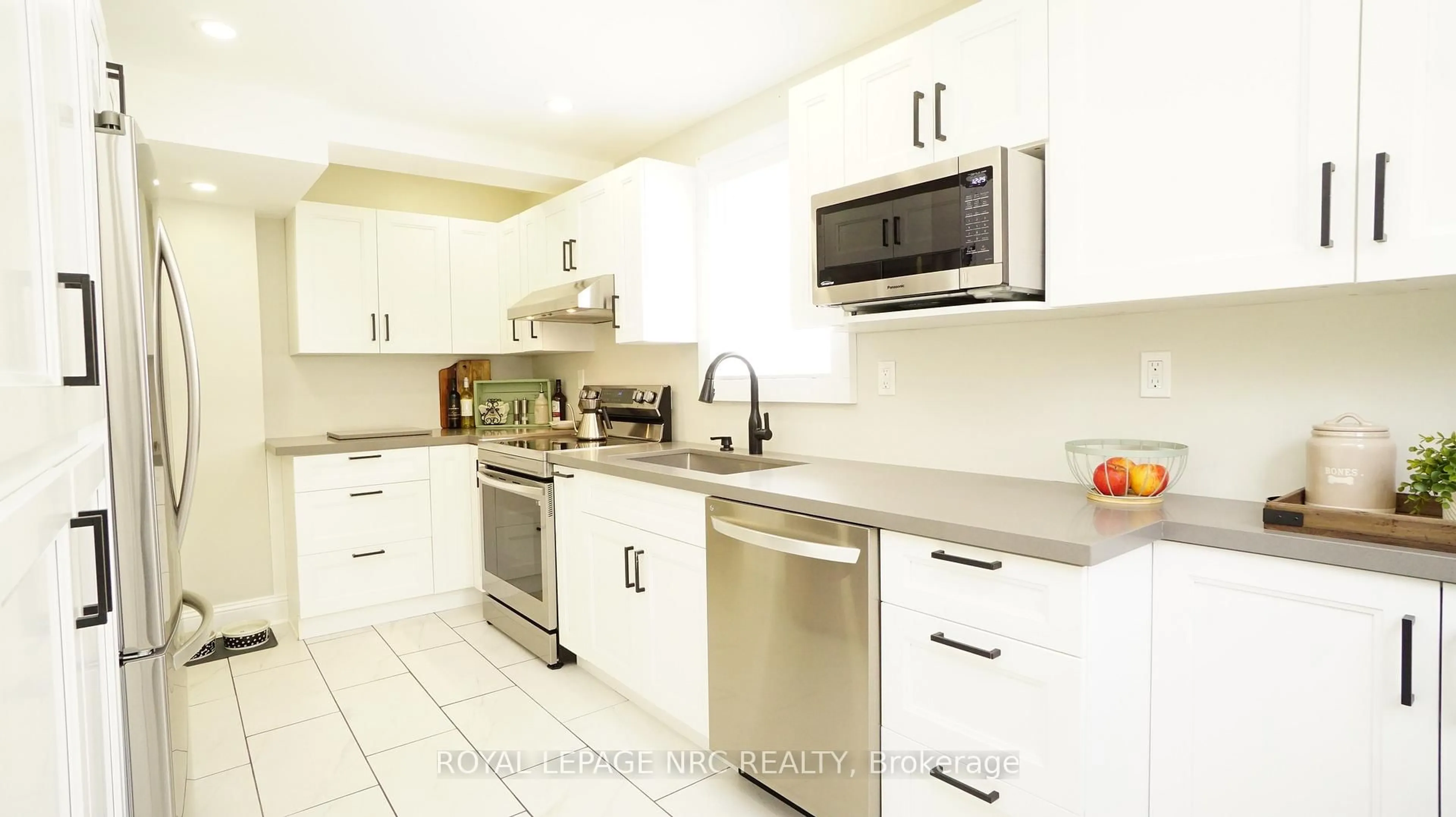 Standard kitchen, ceramic/tile floor for 57 Church St, Welland Ontario L3C 4N7