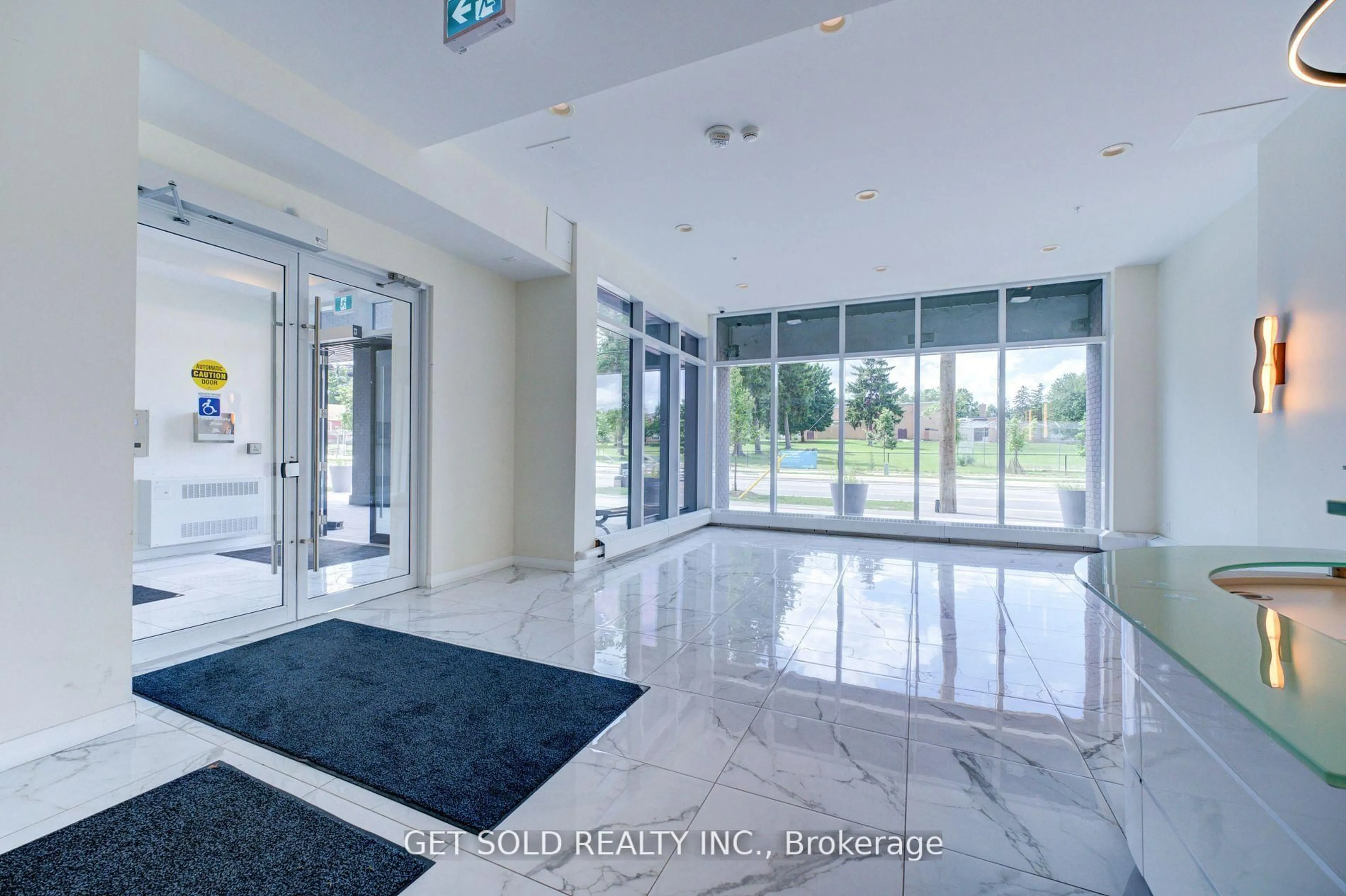 Indoor foyer for 128 King St #1105, Waterloo Ontario N2J 2X9