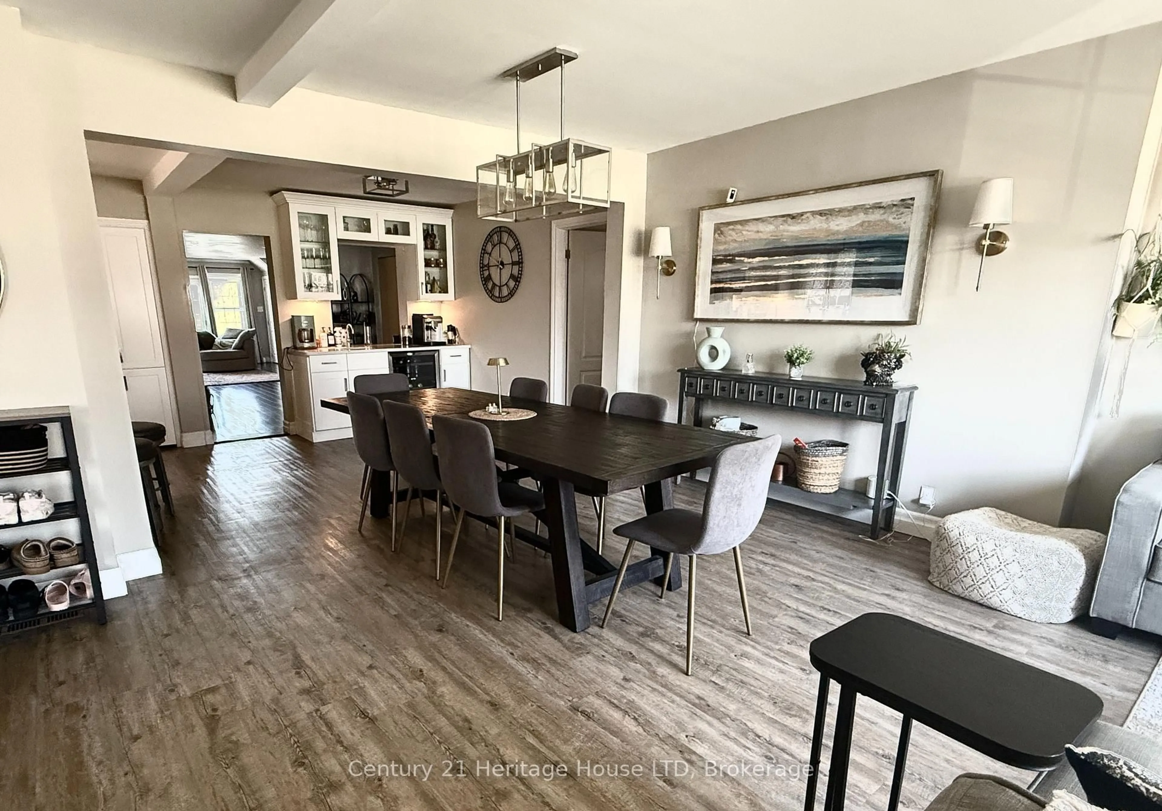 Open concept kitchen, unknown for 6021 Montrose Rd, Niagara Falls Ontario L2H 1L4