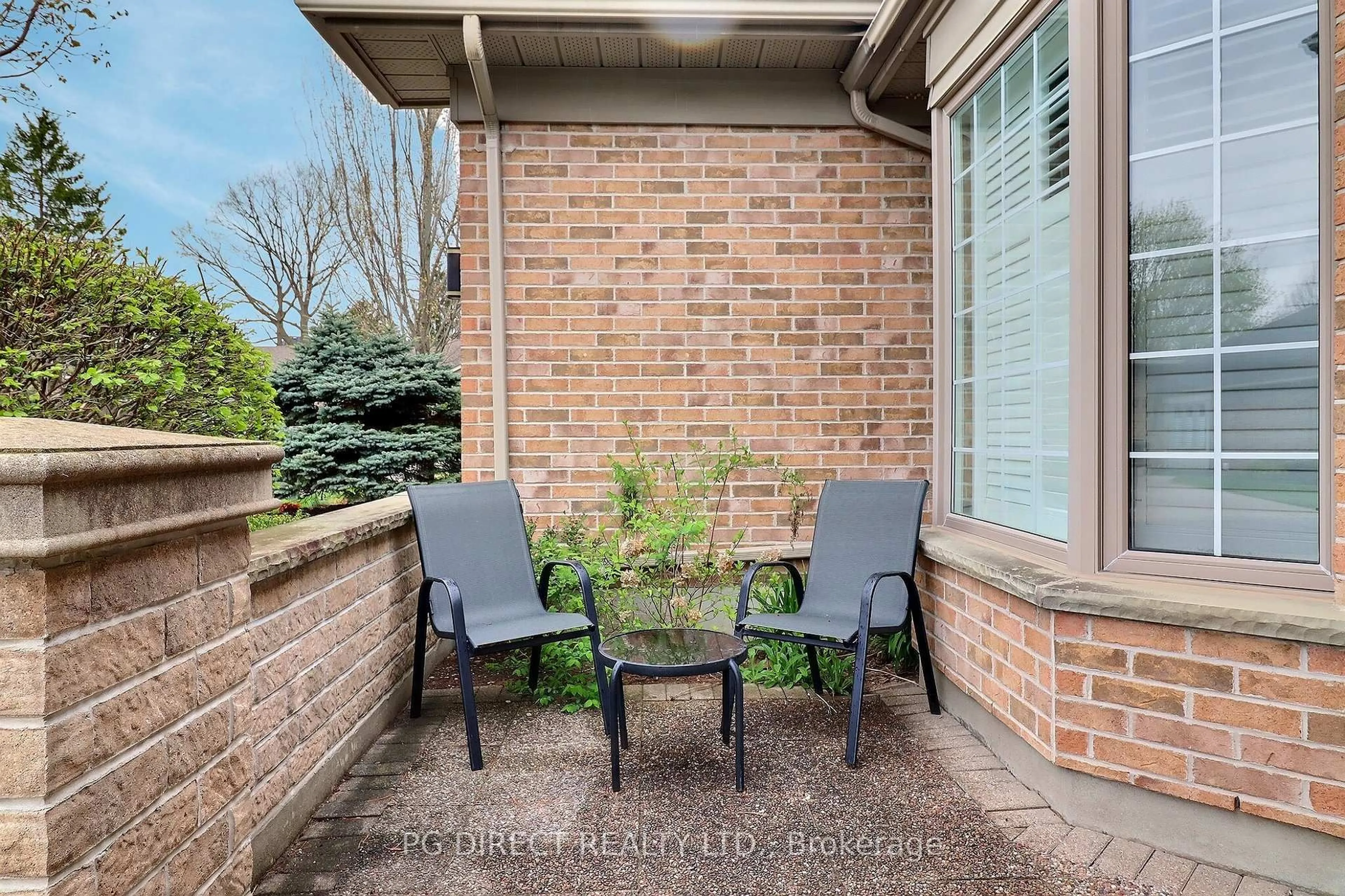 Patio, street for 1151 Riverside Dr #5, London North Ontario N6H 2T7
