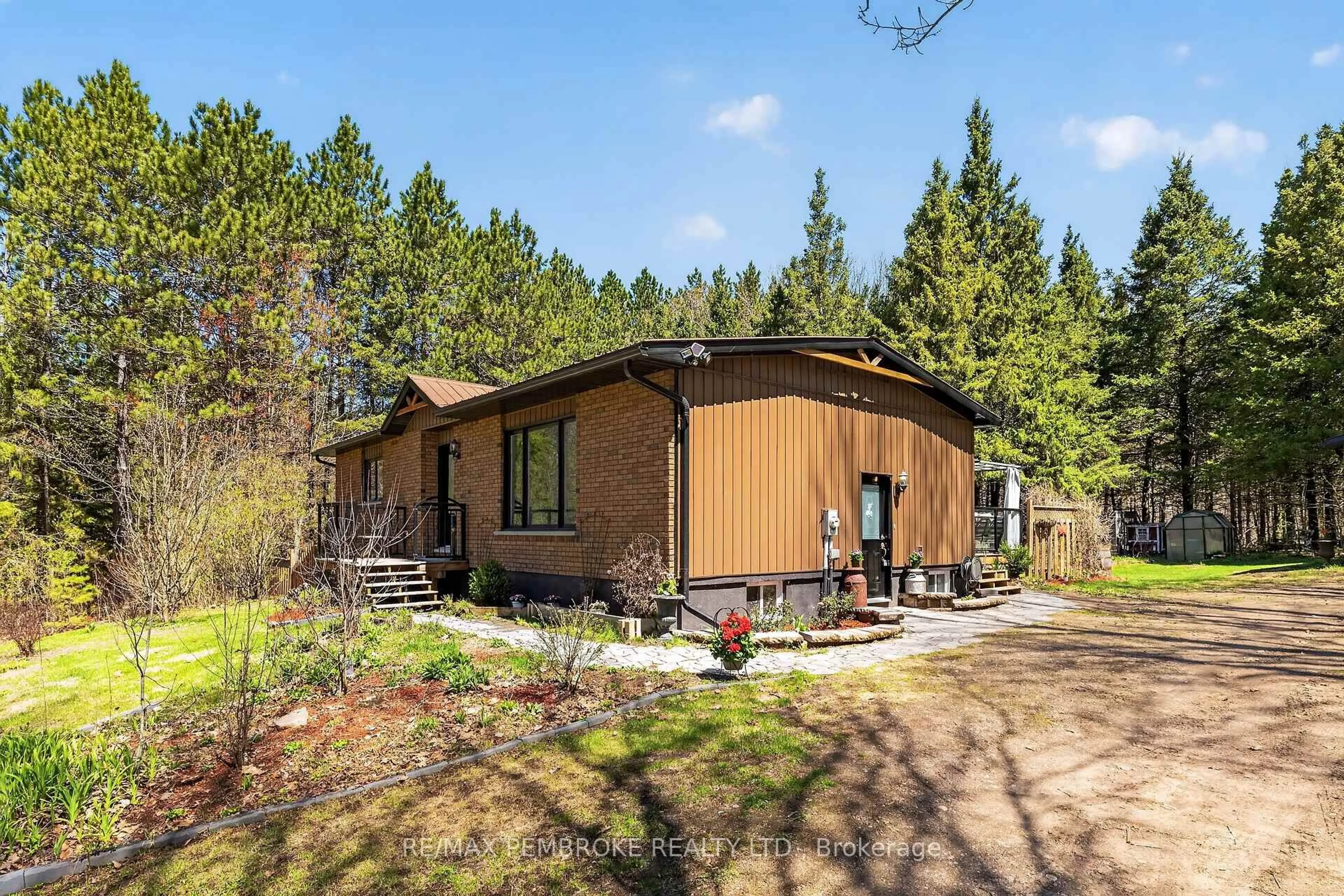 Unknown for 1346 Station Hill Rd, Petawawa Ontario K8A 6W7