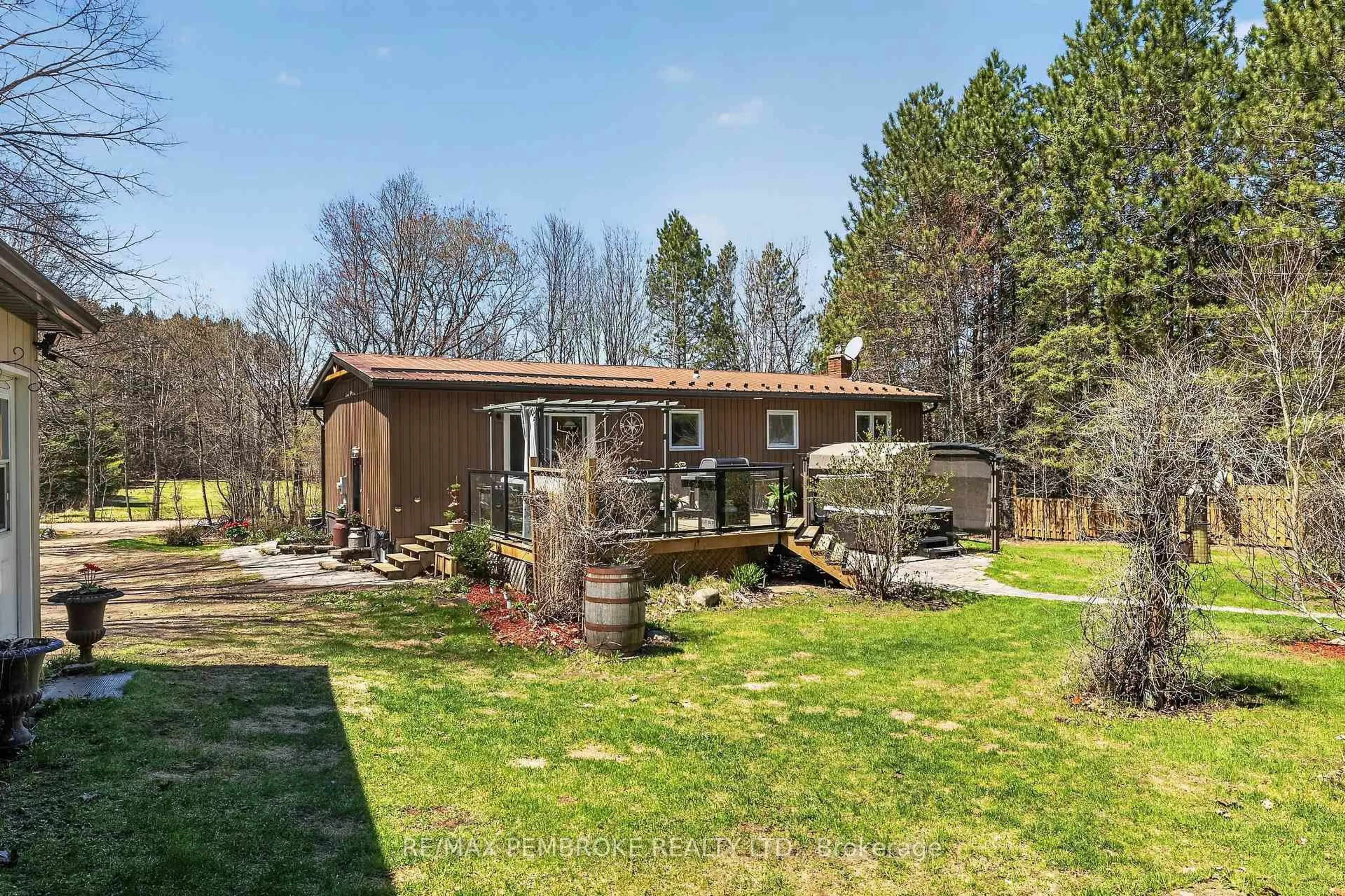 Unknown for 1346 Station Hill Rd, Petawawa Ontario K8A 6W7