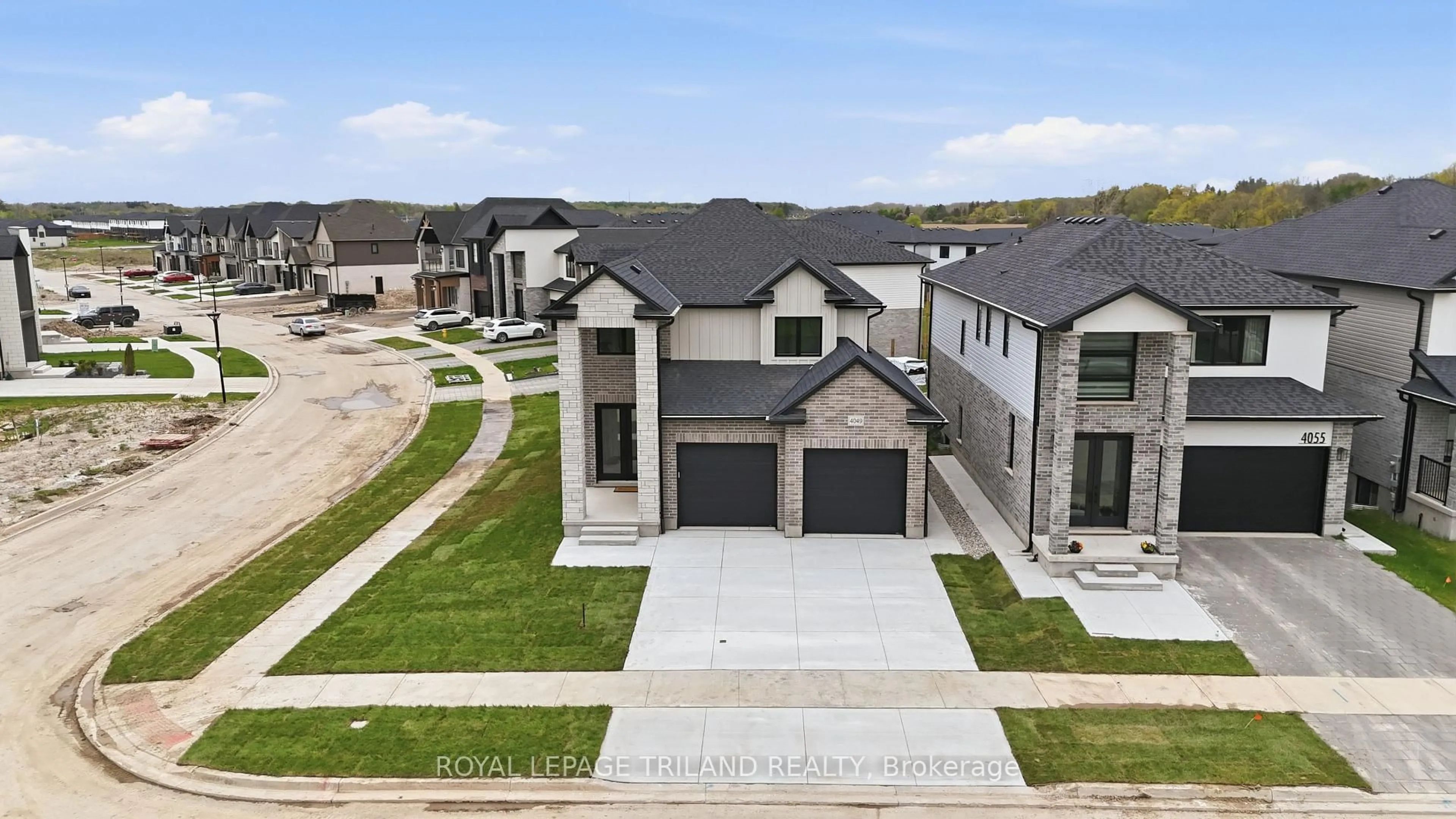 A pic from outside/outdoor area/front of a property/back of a property/a pic from drone, street for 4049 Big Leaf Tr, London South Ontario N6P 0K2