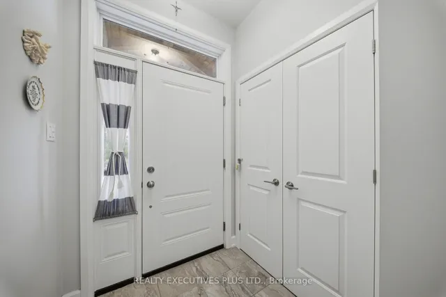405 Voyageur Pl, Russell 4