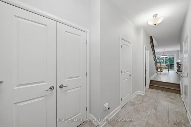 405 Voyageur Pl, Russell 5