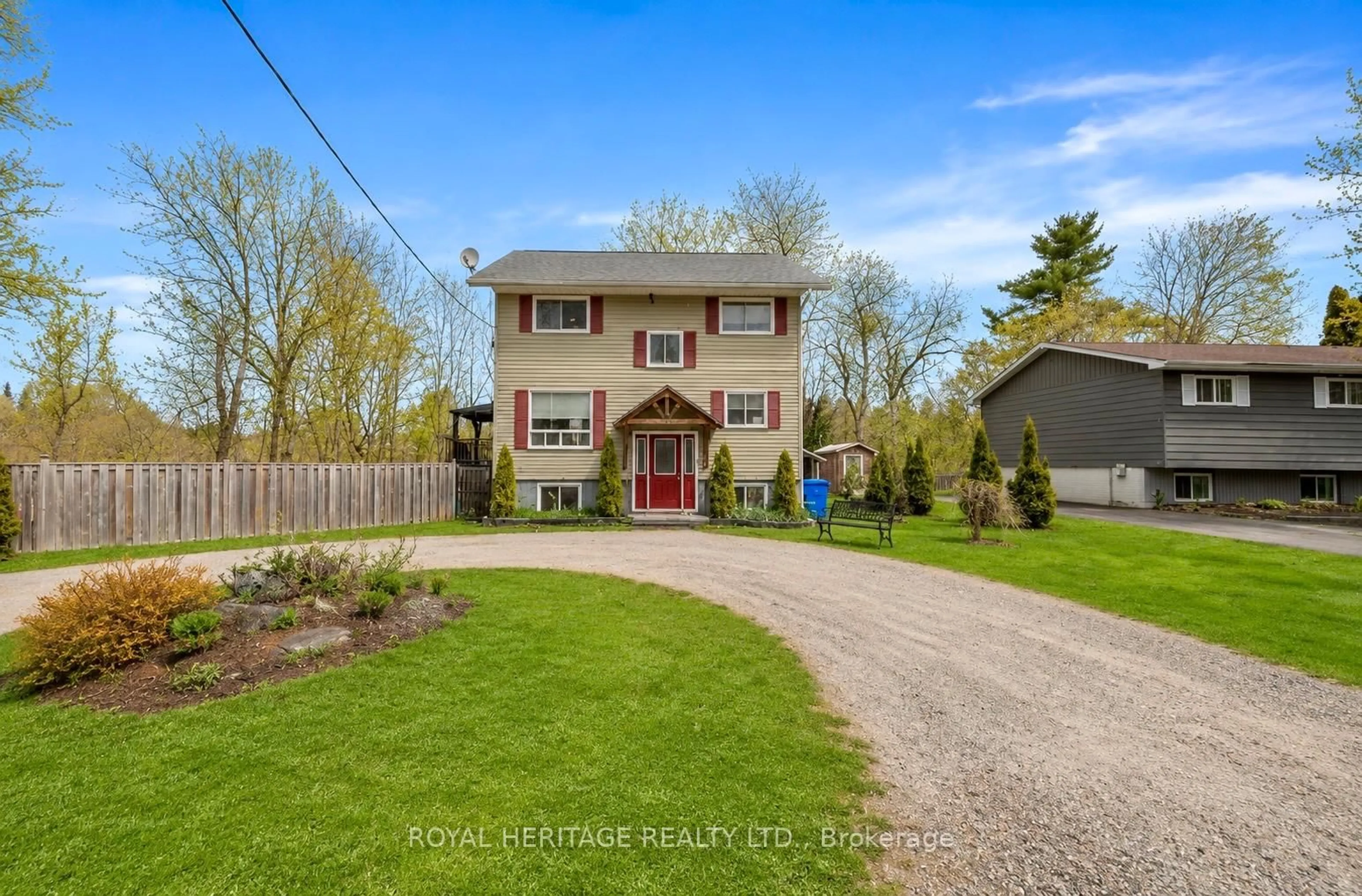 A pic from outside/outdoor area/front of a property/back of a property/a pic from drone, street for 51 Robert St, Bracebridge Ontario P1L 2B9