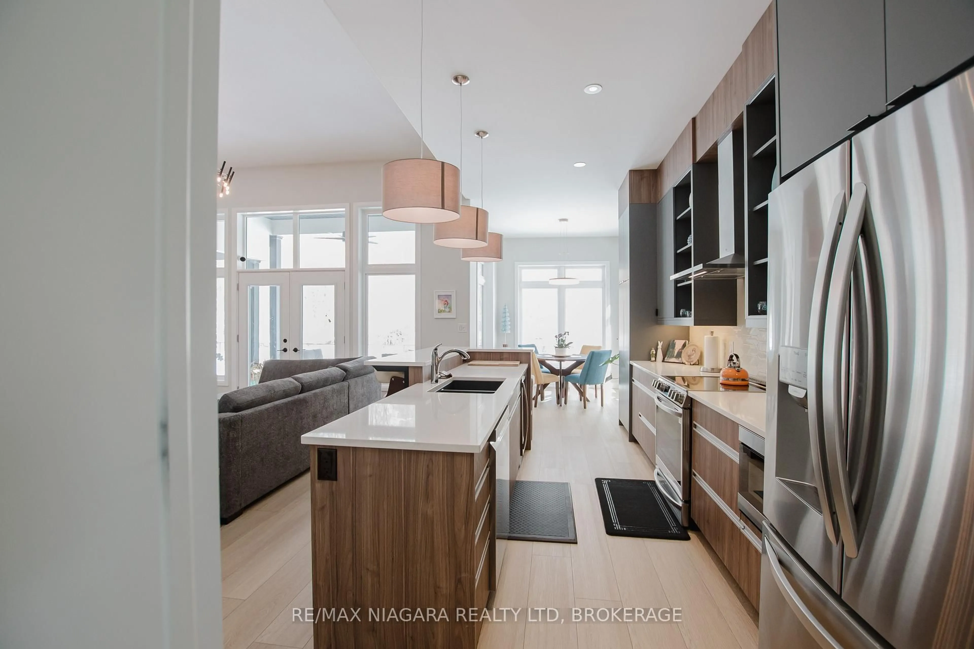 Contemporary kitchen, unknown for 3376 Whispering Woods Tr, Fort Erie Ontario L0S 1N0
