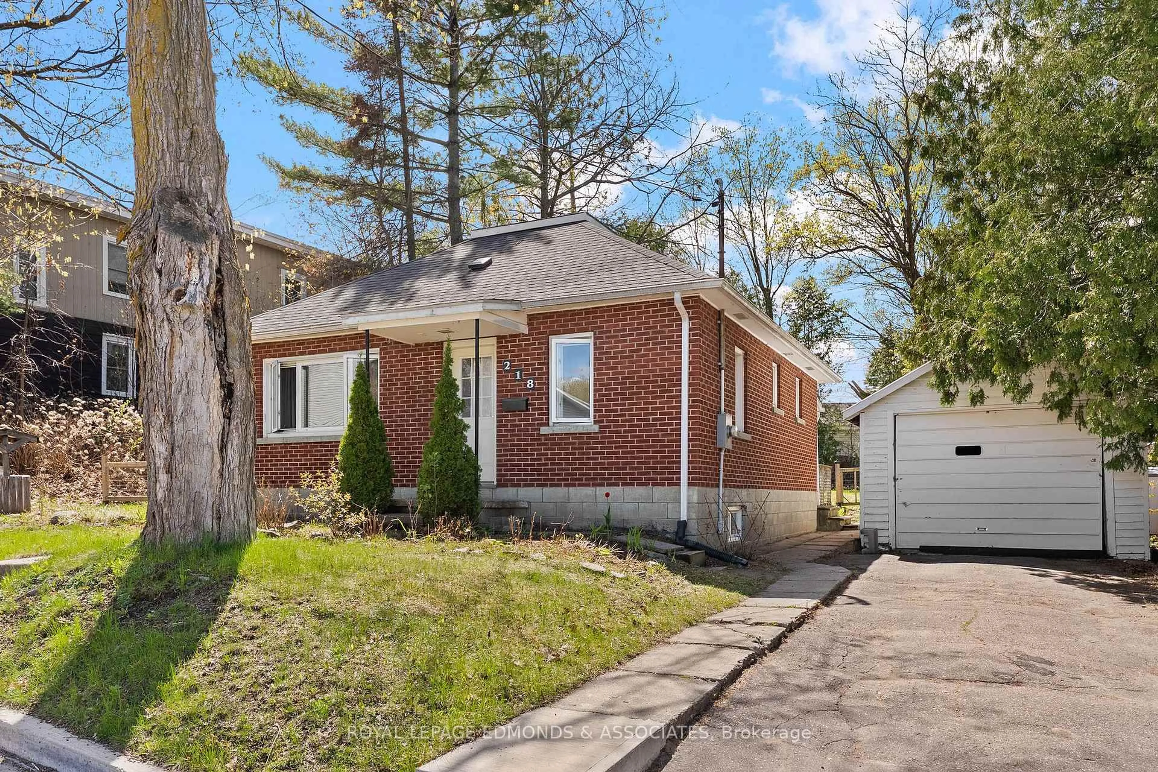 Home with brick exterior material, street for 218 Fraser St, Pembroke Ontario K8A 1X5