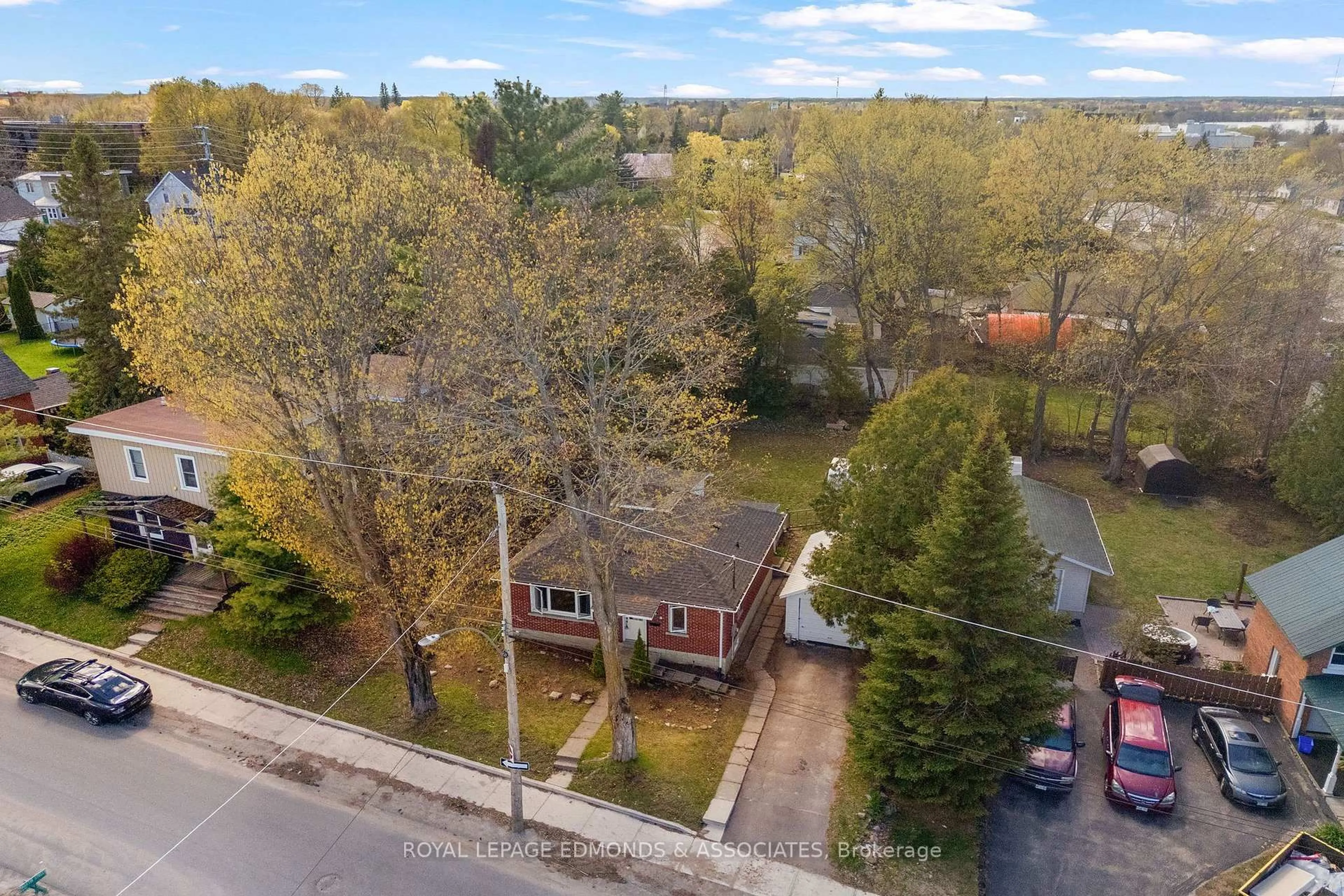 A pic from outside/outdoor area/front of a property/back of a property/a pic from drone, street for 218 Fraser St, Pembroke Ontario K8A 1X5