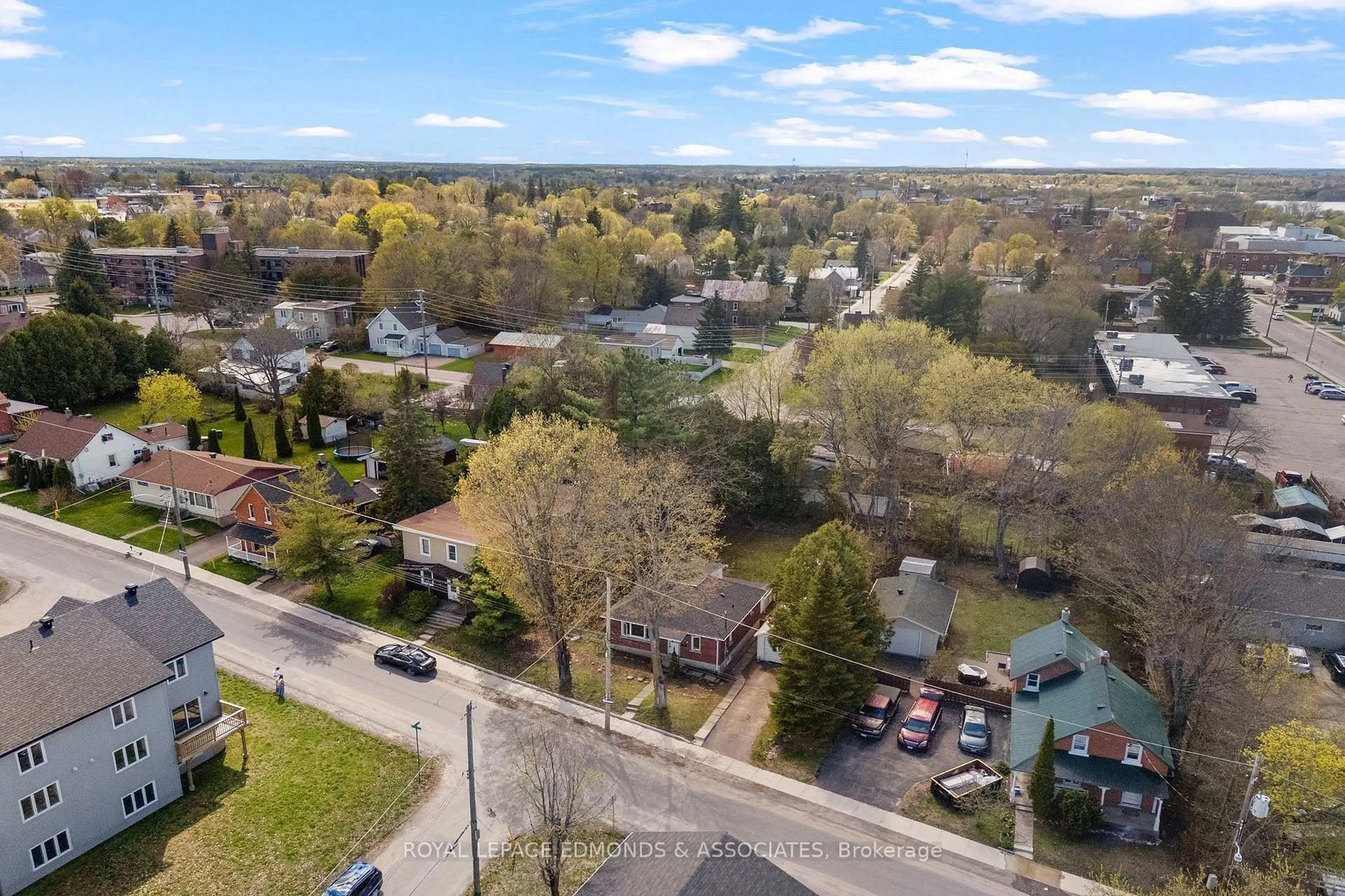 A pic from outside/outdoor area/front of a property/back of a property/a pic from drone, unknown for 218 Fraser St, Pembroke Ontario K8A 1X5