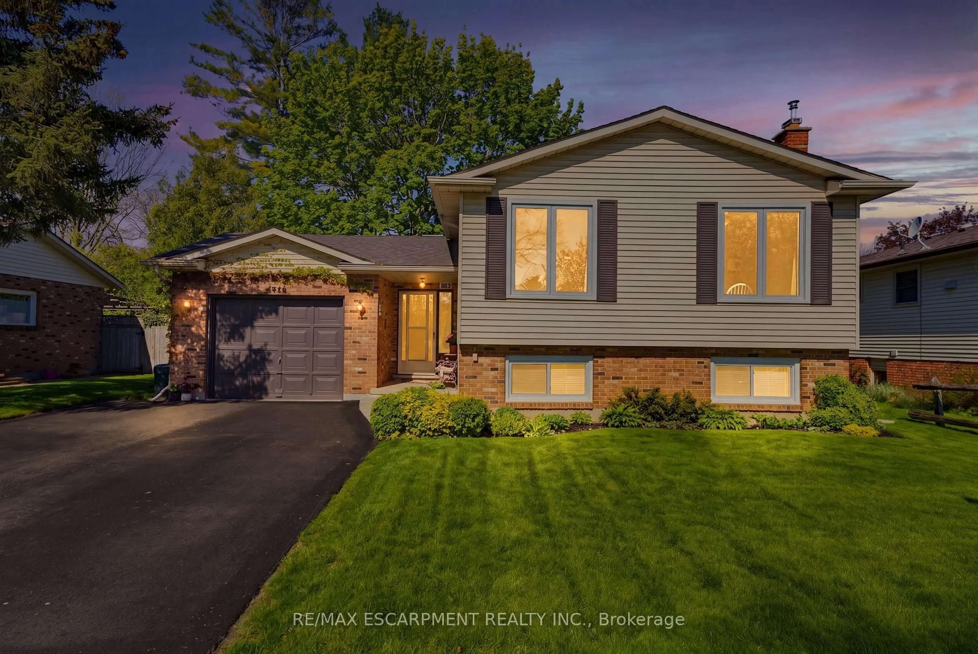 Home with vinyl exterior material, street for 3956 Old Orchard Way, Lincoln Ontario L0R 2C0